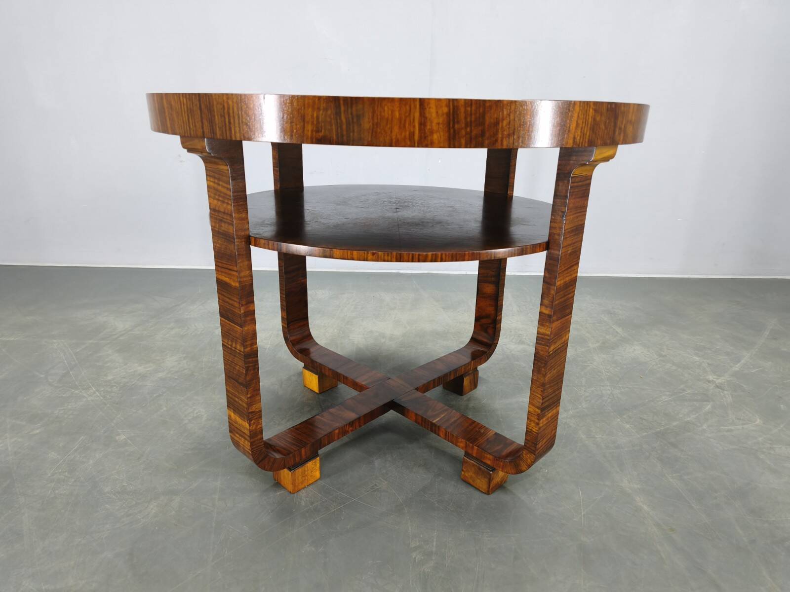 Table basse en placage de noyer Art Déco, Tchécoslovaquie, années 1930