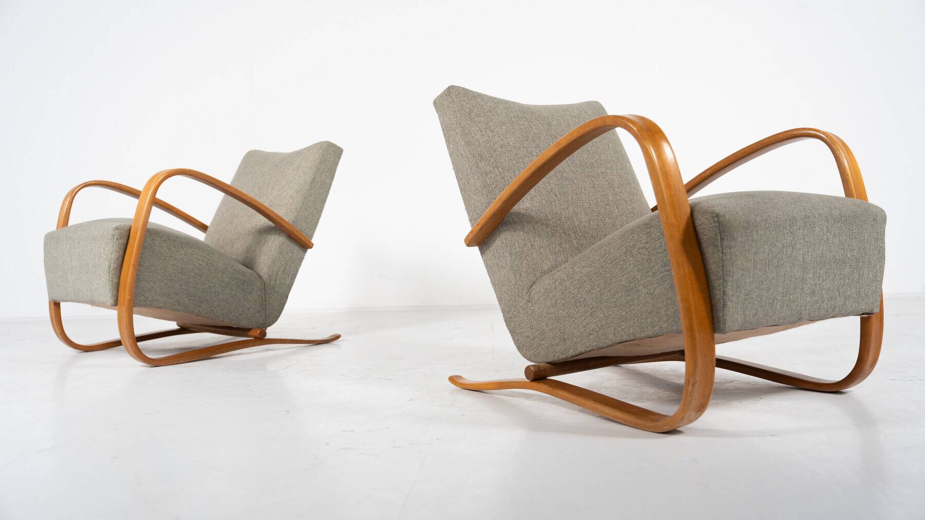 Pair of Bentwood Armchairs by Jindrich Halabala H269, Czech Republic, 1940s
