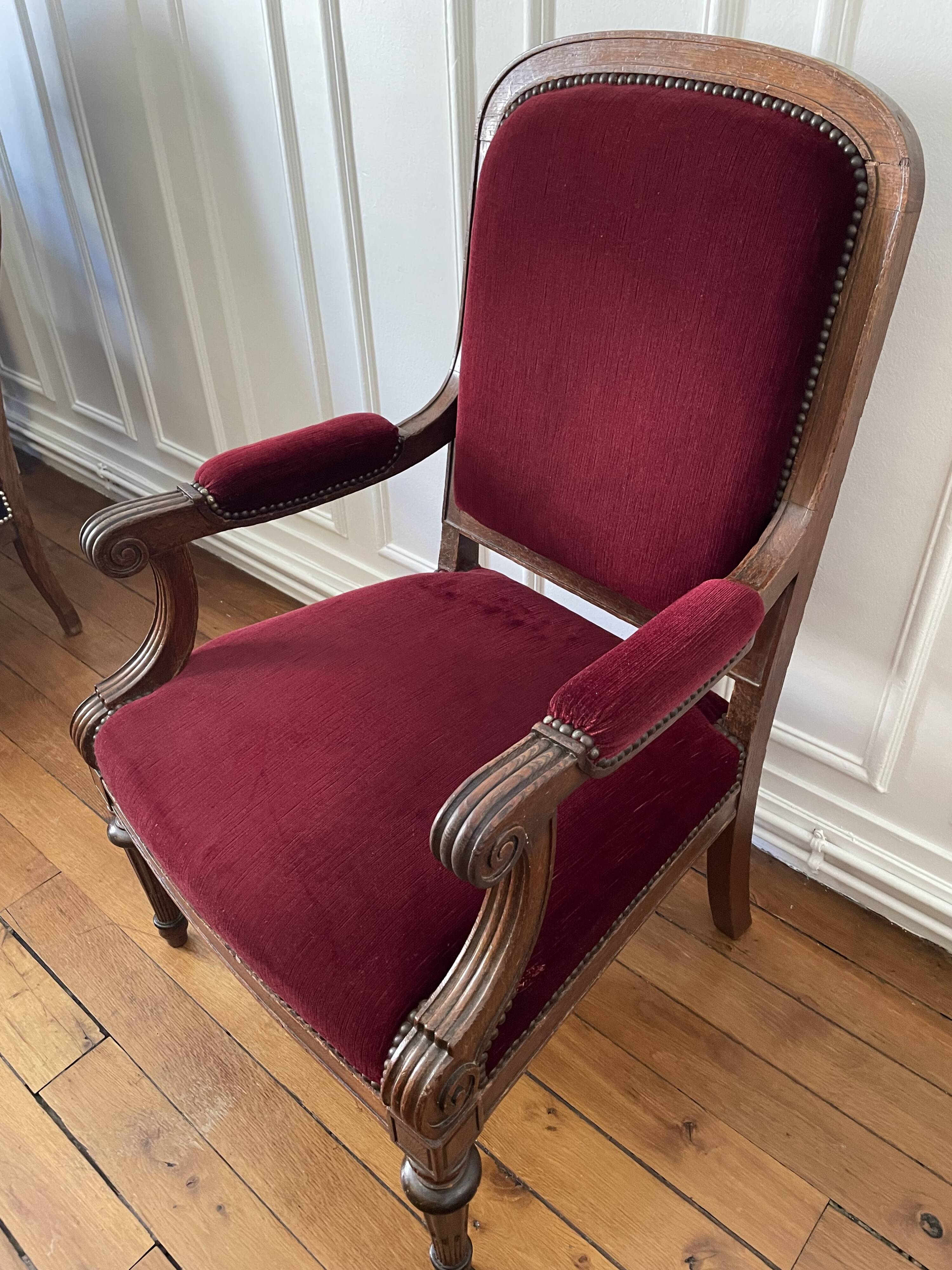 Voltaire armchair in solid oak and velvet
