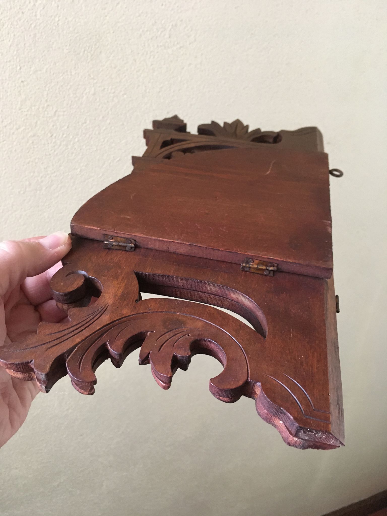 Étagère d'angle en bois massif chantourné pliable art nouveau