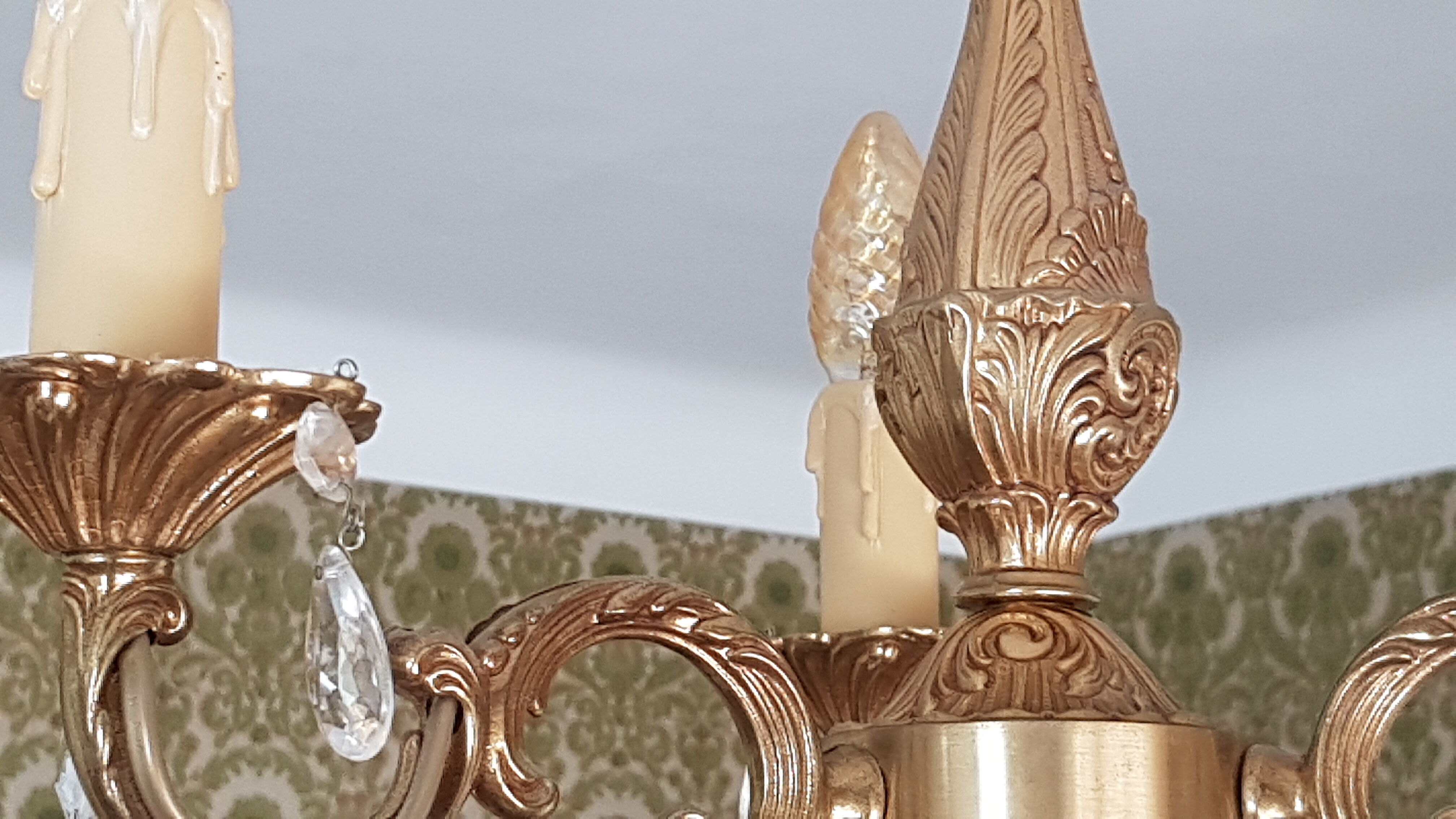 Brass chandelier 3 branches with grapevines, Louis XV style