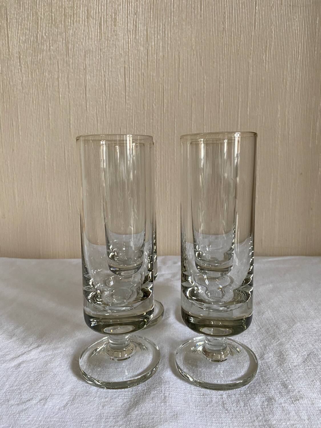 Set of 4 thick glass champagne flutes