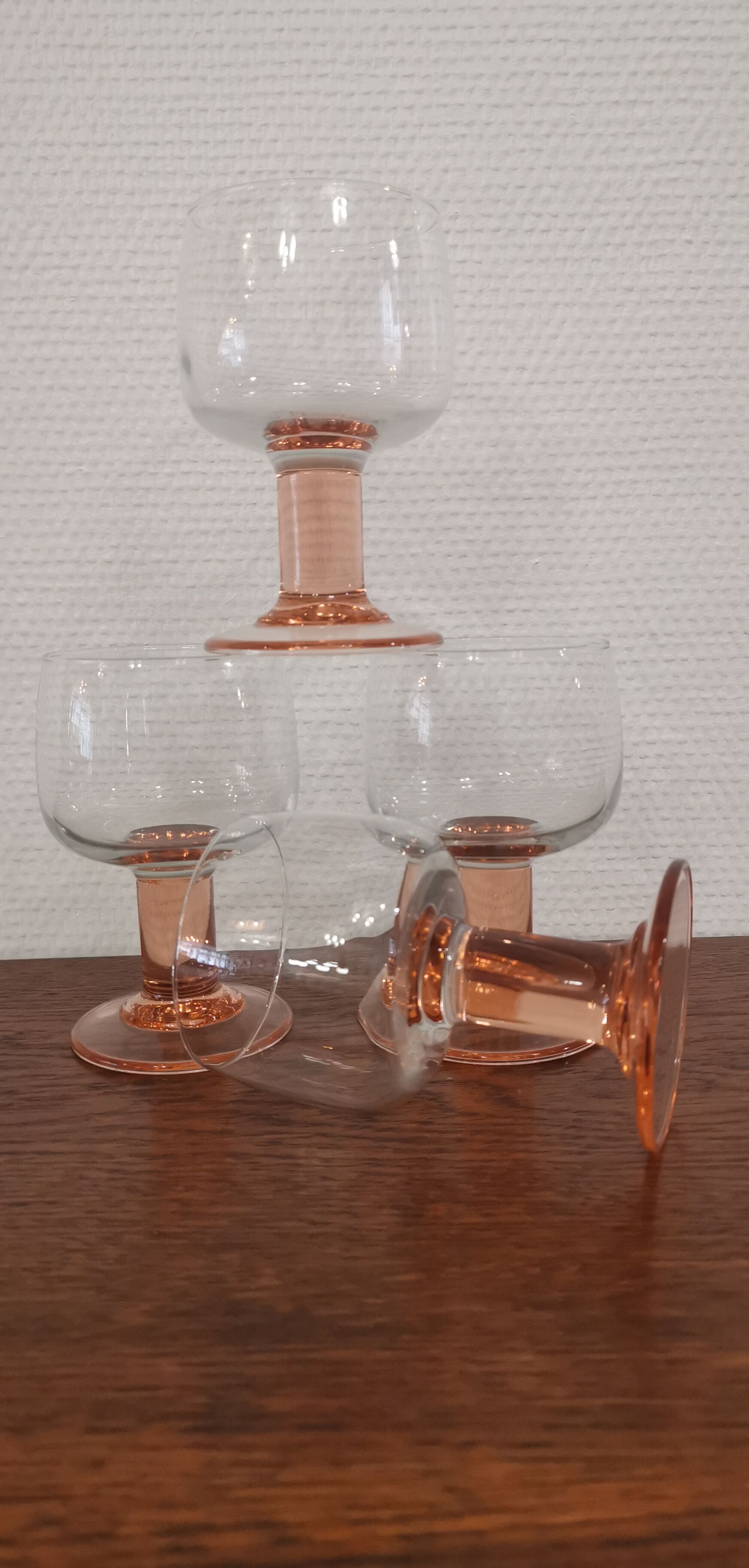 Set of 4 large glasses with pink feet Luminarc France