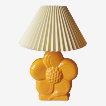 Vintage lamp flower marguerite