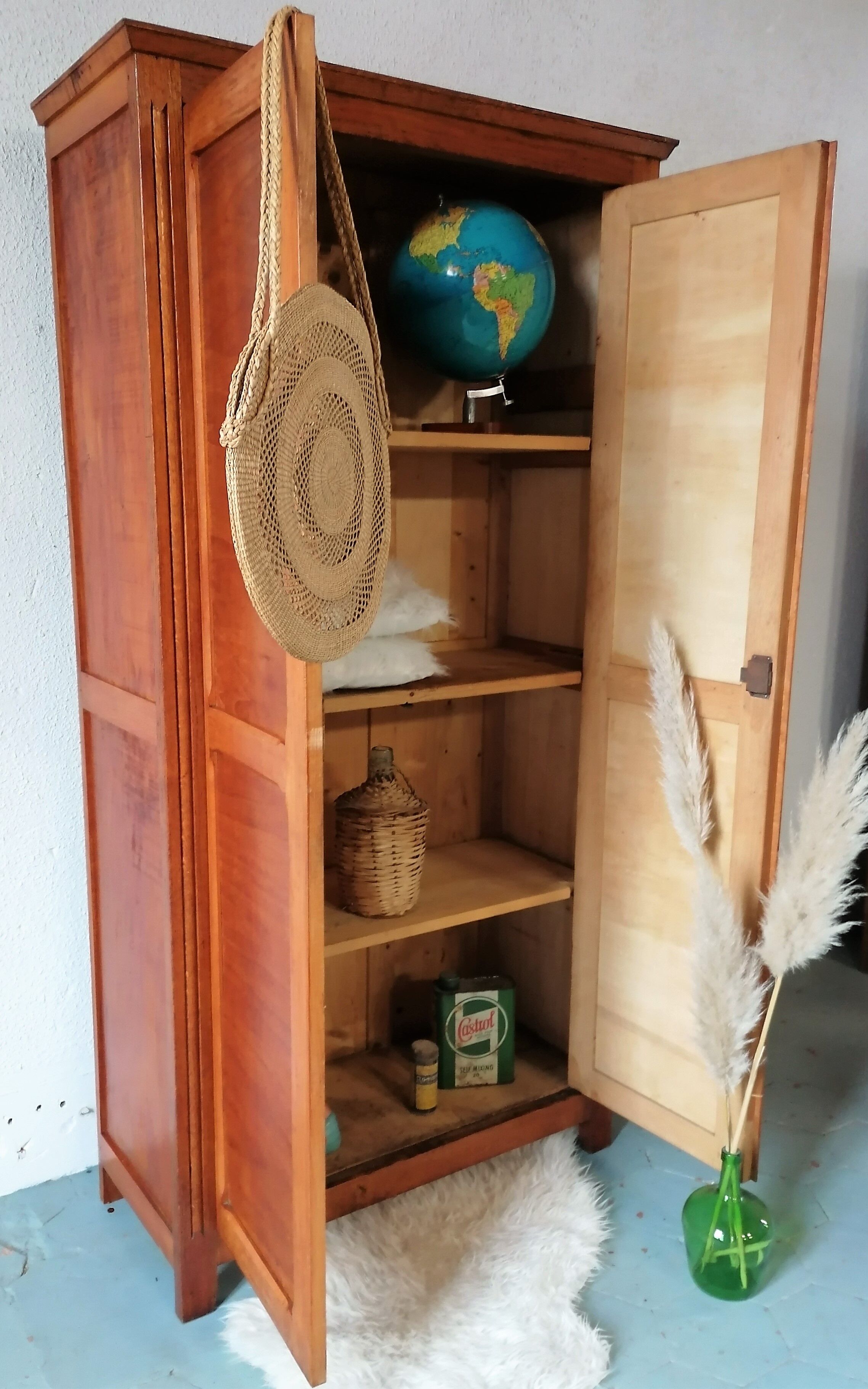 Armoire parisienne