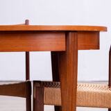 Scandinavian table 119.5 cm