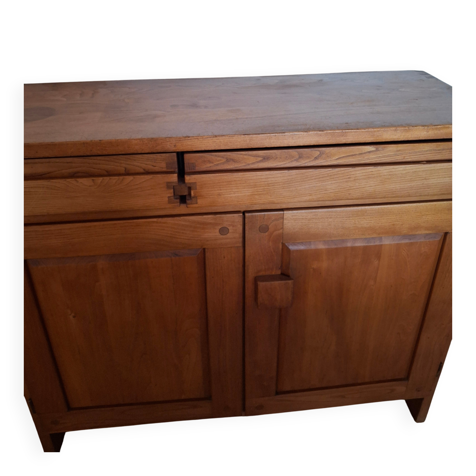 Buffet in solid elm