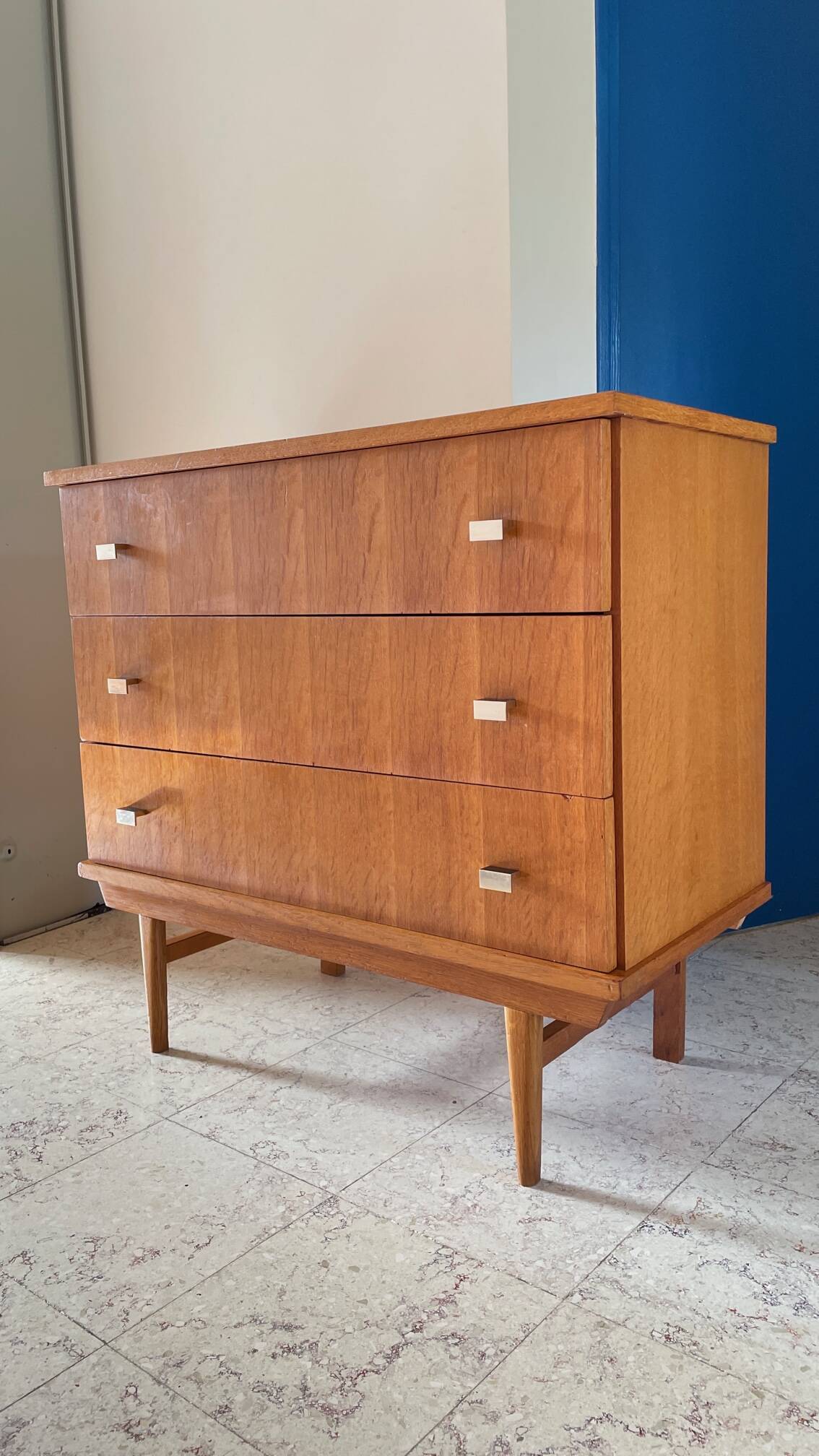 Vintage design geometric chest