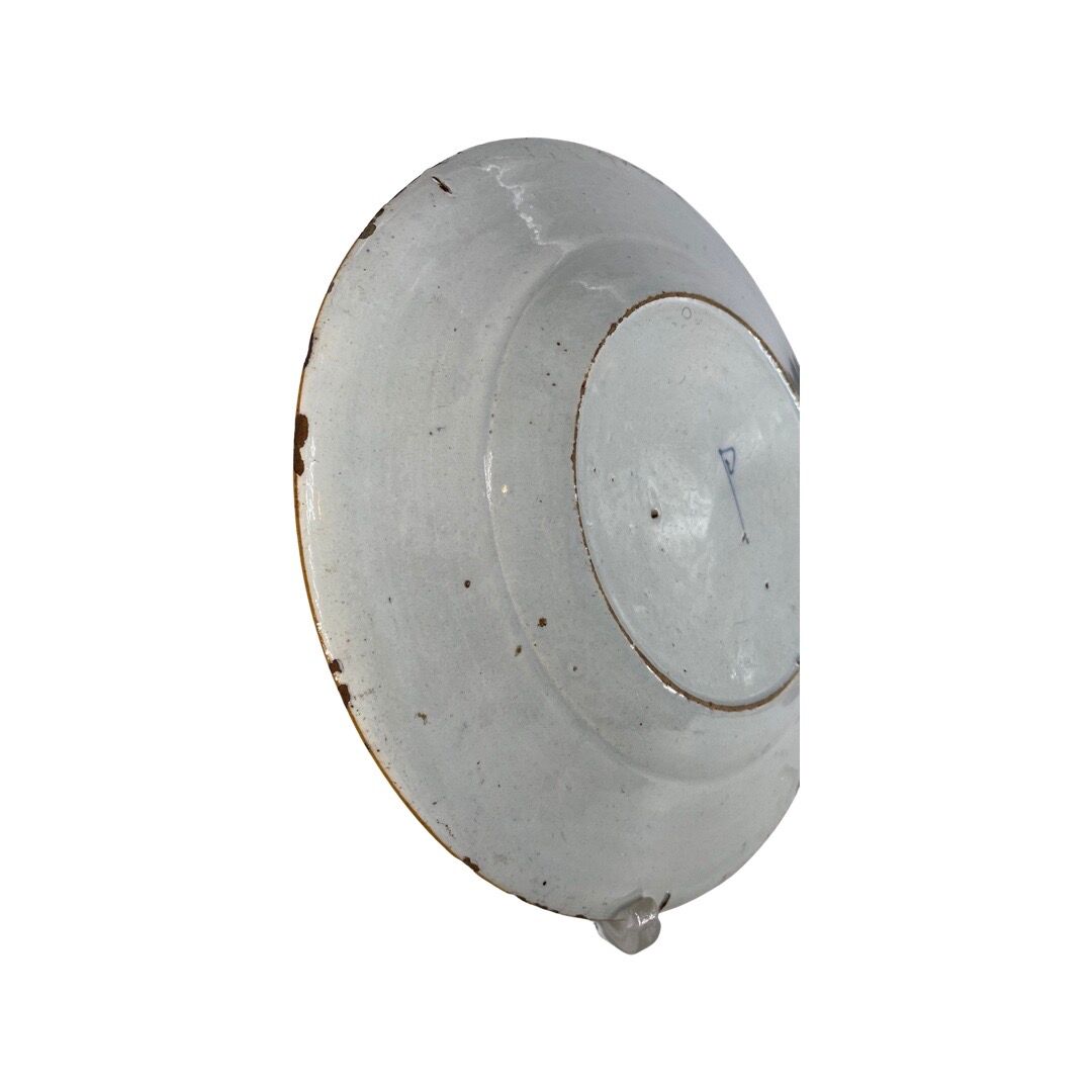 Blue Delft earthenware plate decorated with flowers