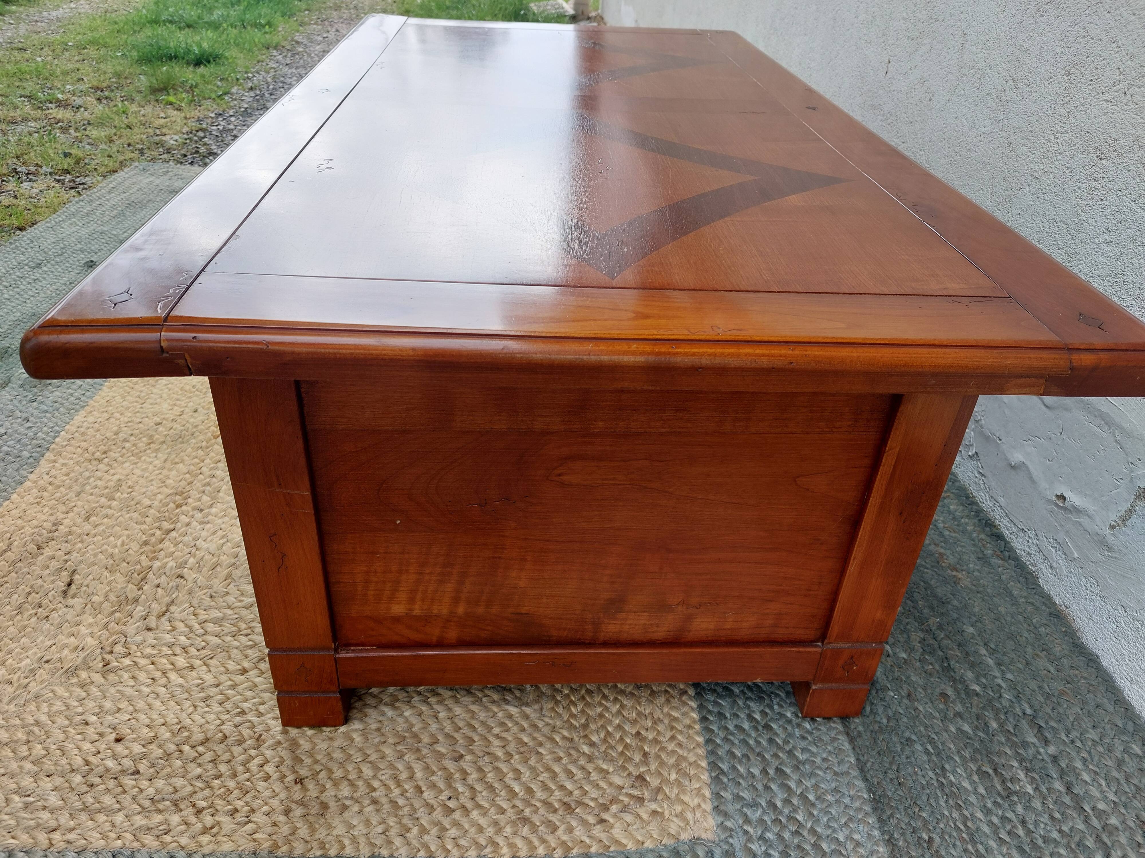 Solid wood coffee table, large drawer