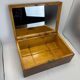 Boîte Biedermeier en placage de noyer sur érable, Autriche, années 1840.