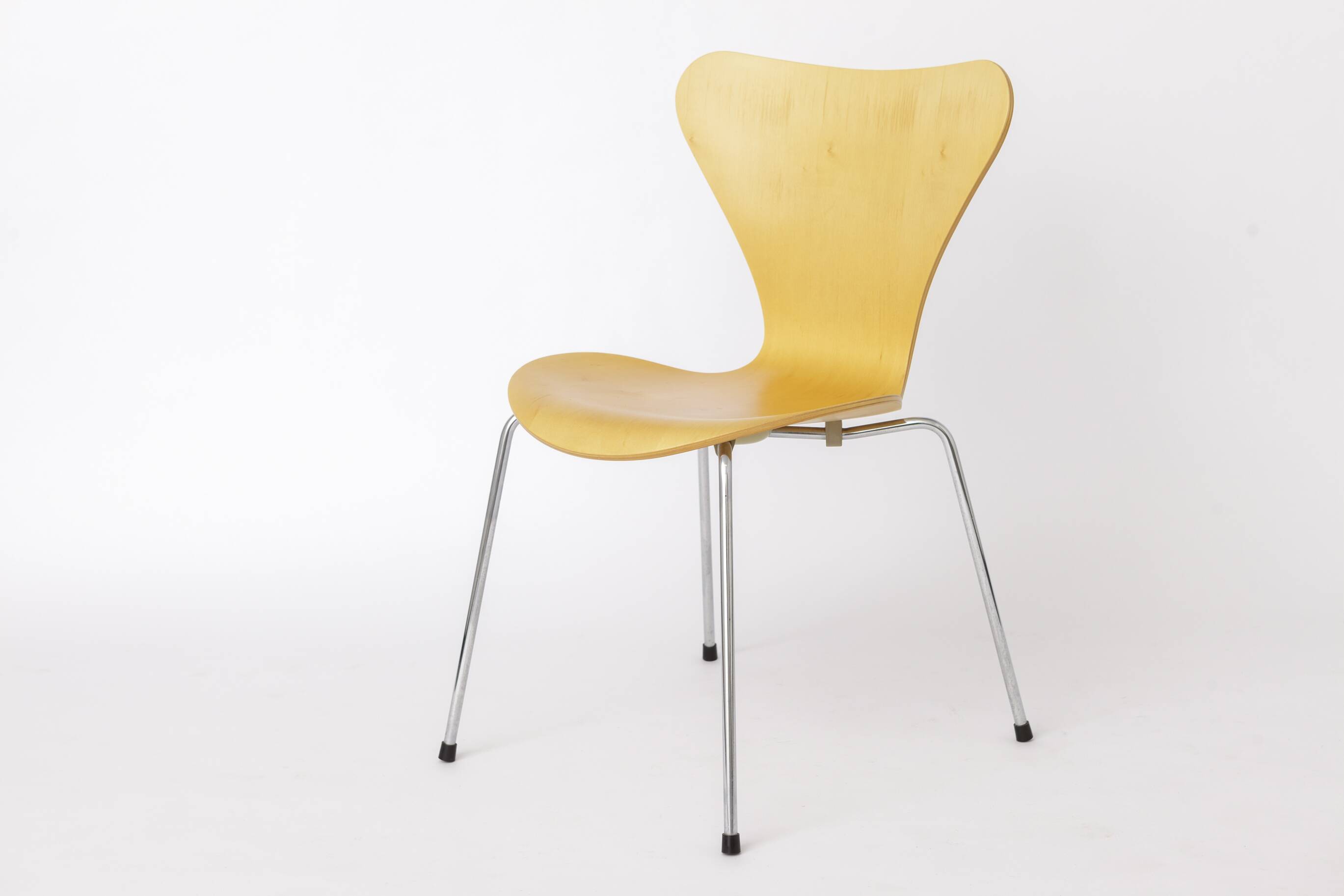 Chaise Arne Jacobsen 3107 (Série 7), Coquille en hêtre, Pieds en chrome, Danois
