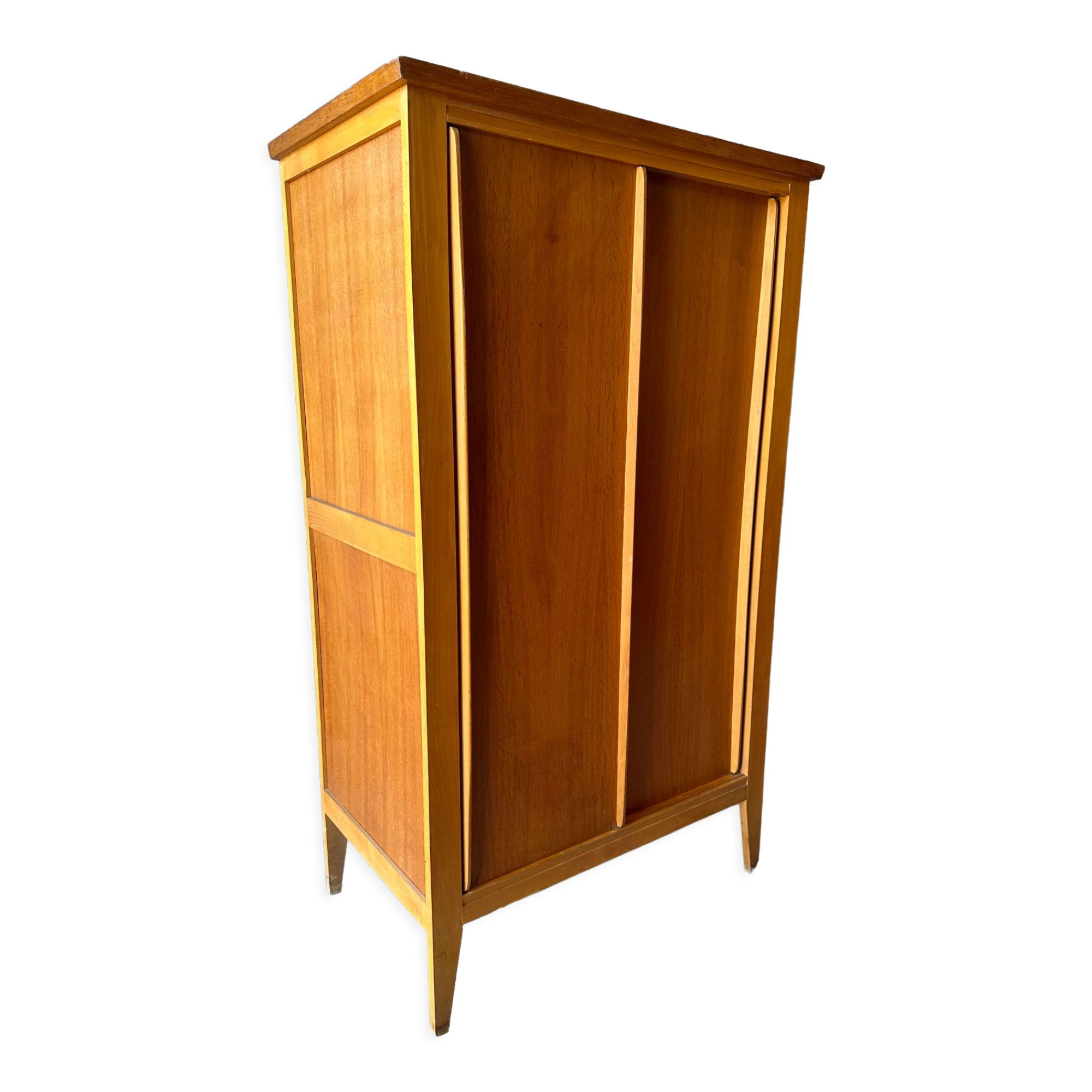 Wardrobe foot compass