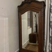 Commode ancienne avec miroir