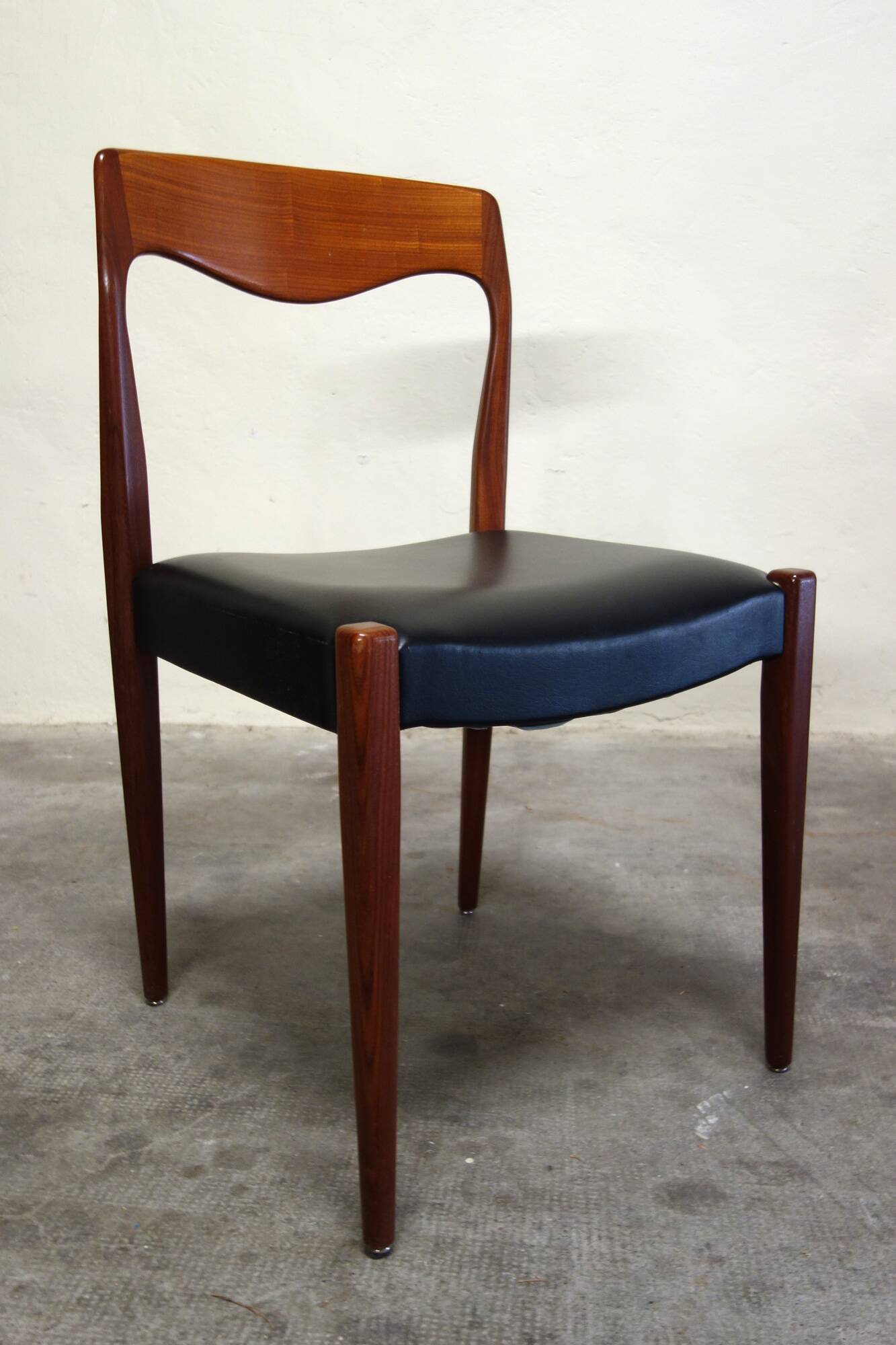 4 chaises scandinaves années 60