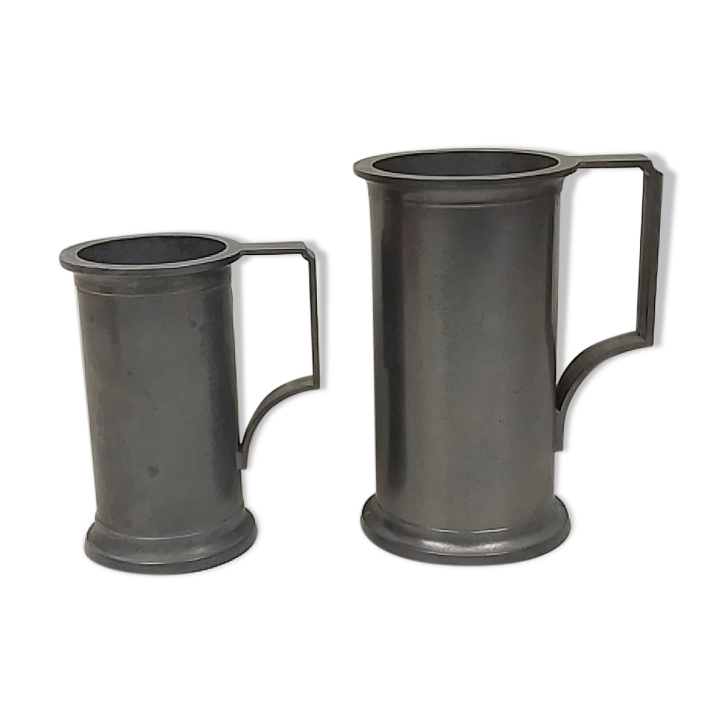 Lot de 2 pichets en étain de 18 cm et 14 cm