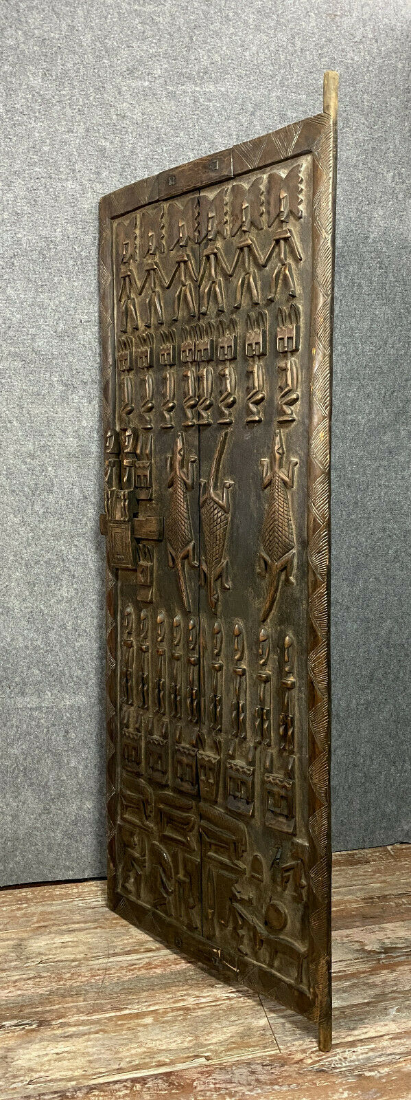 Central Africa around 1900 2 very large doors entirely carved iguanas,