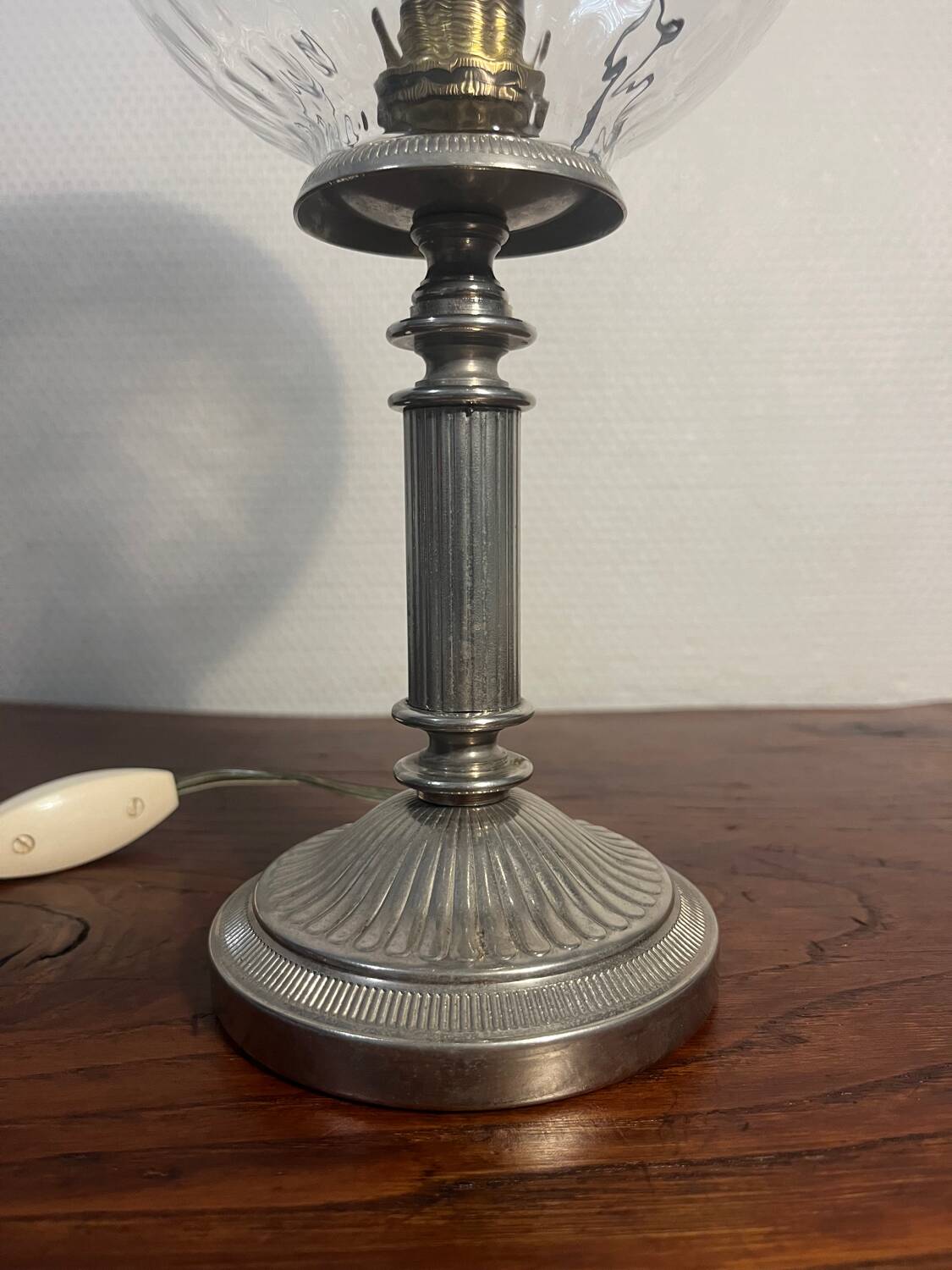 Metal lamp and art deco ribbed glass globe