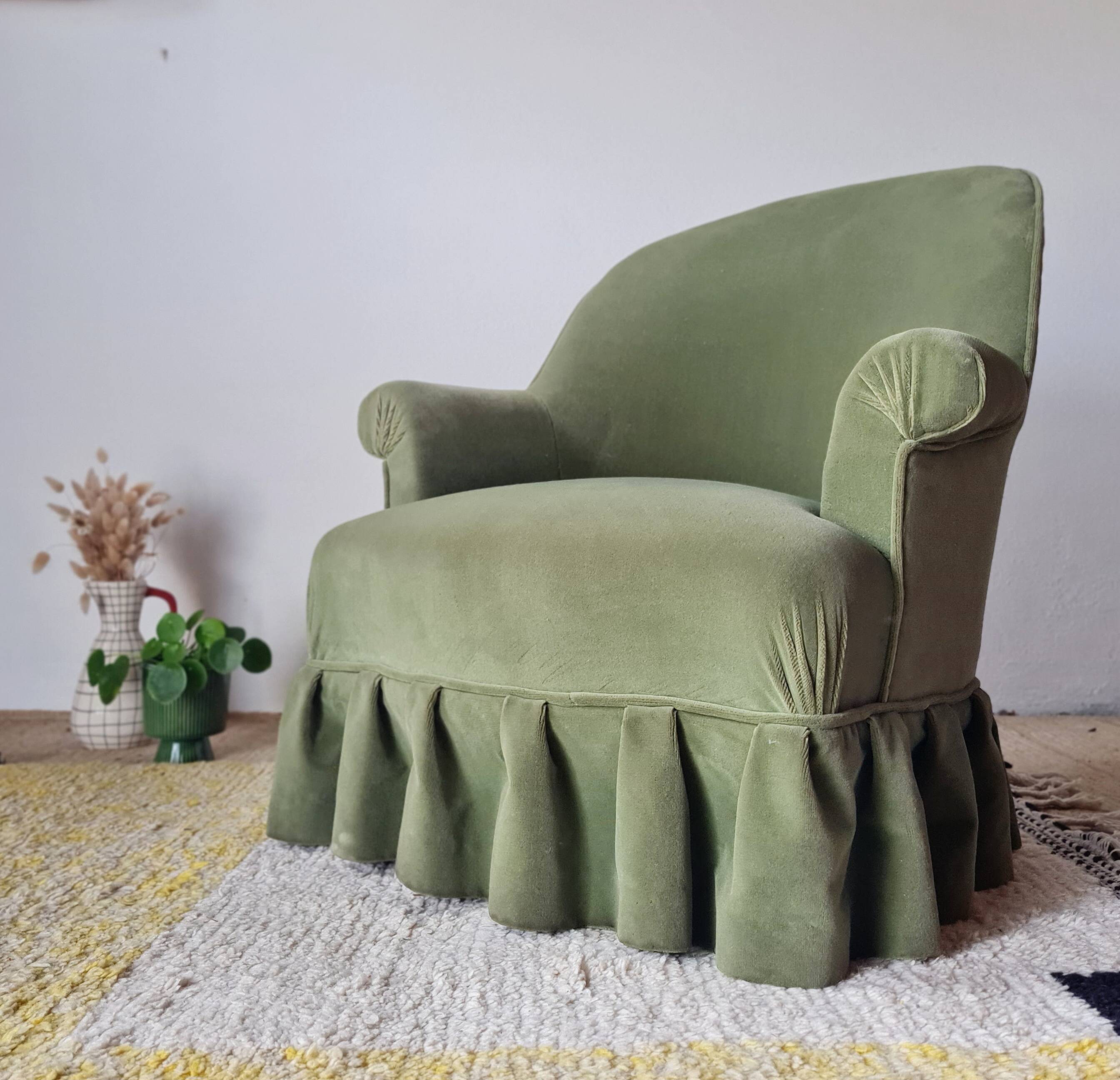 Antique crapaud armchair - green velvet