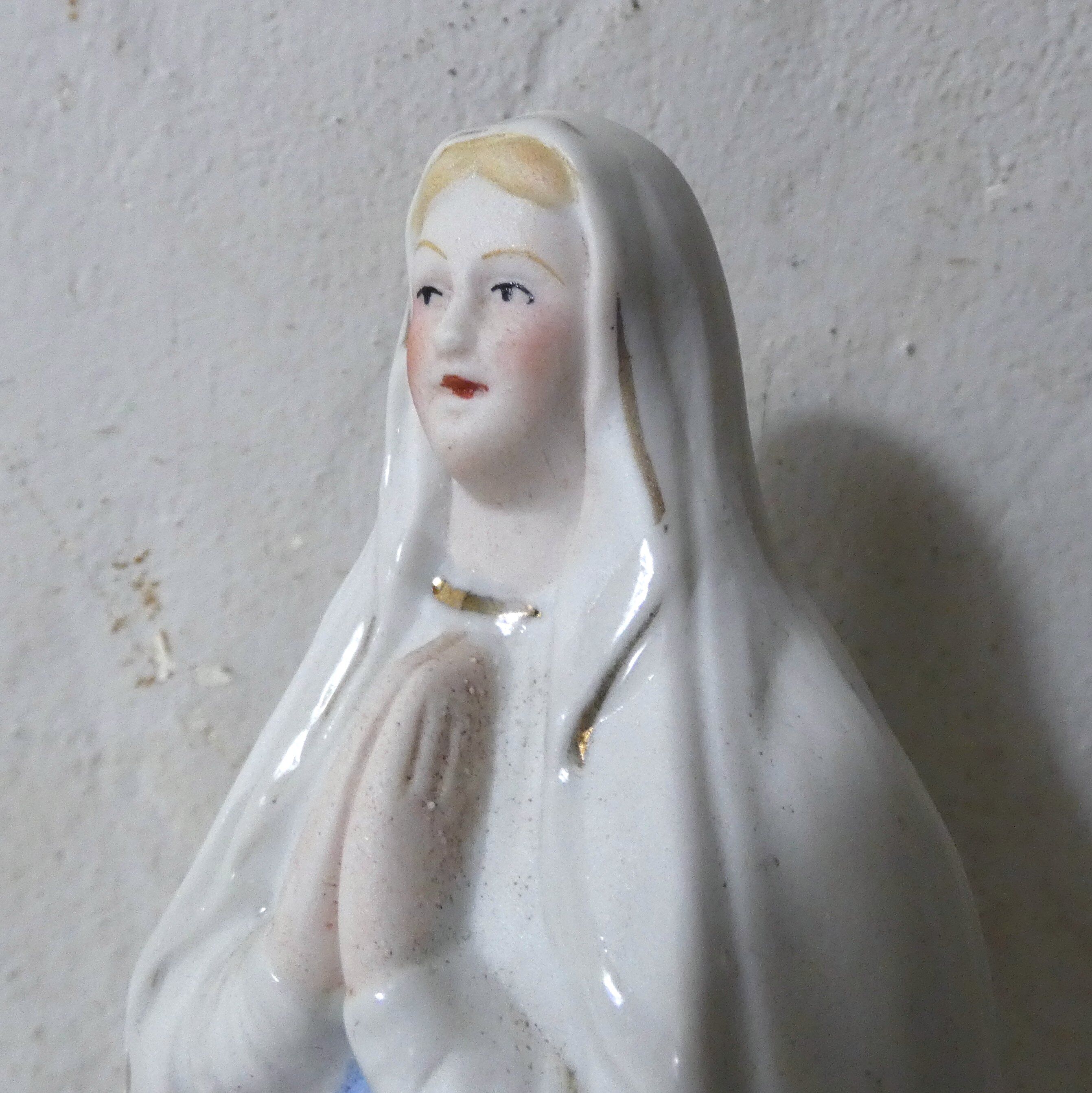 Old Virgin Mary statue in biscuit 25.5 cm