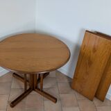 Extendable round table