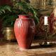 Vase en grès émaillé sang-de-bœuf à côtes, travail d’atelier XXe
