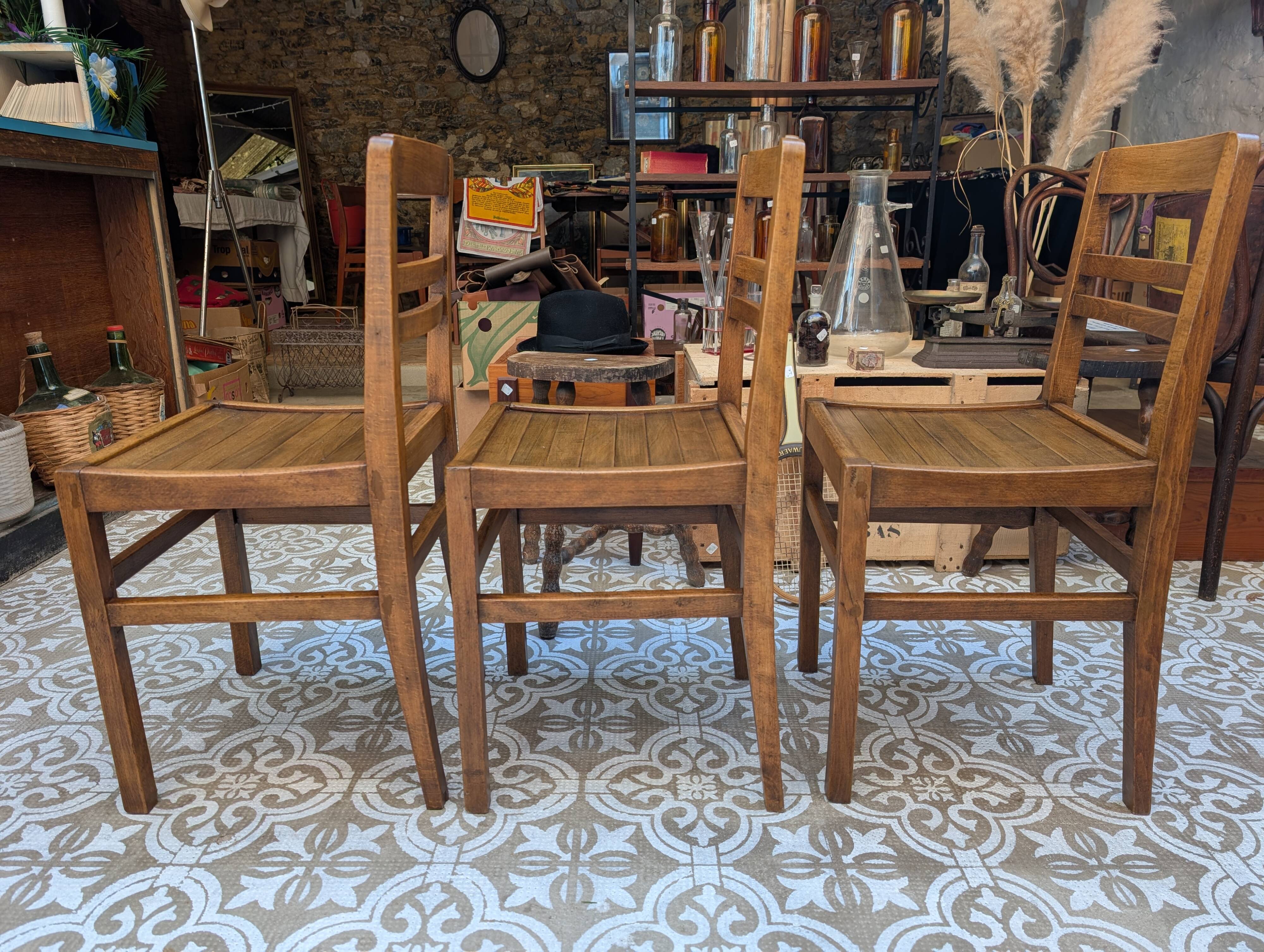Set of reconstruction chairs
