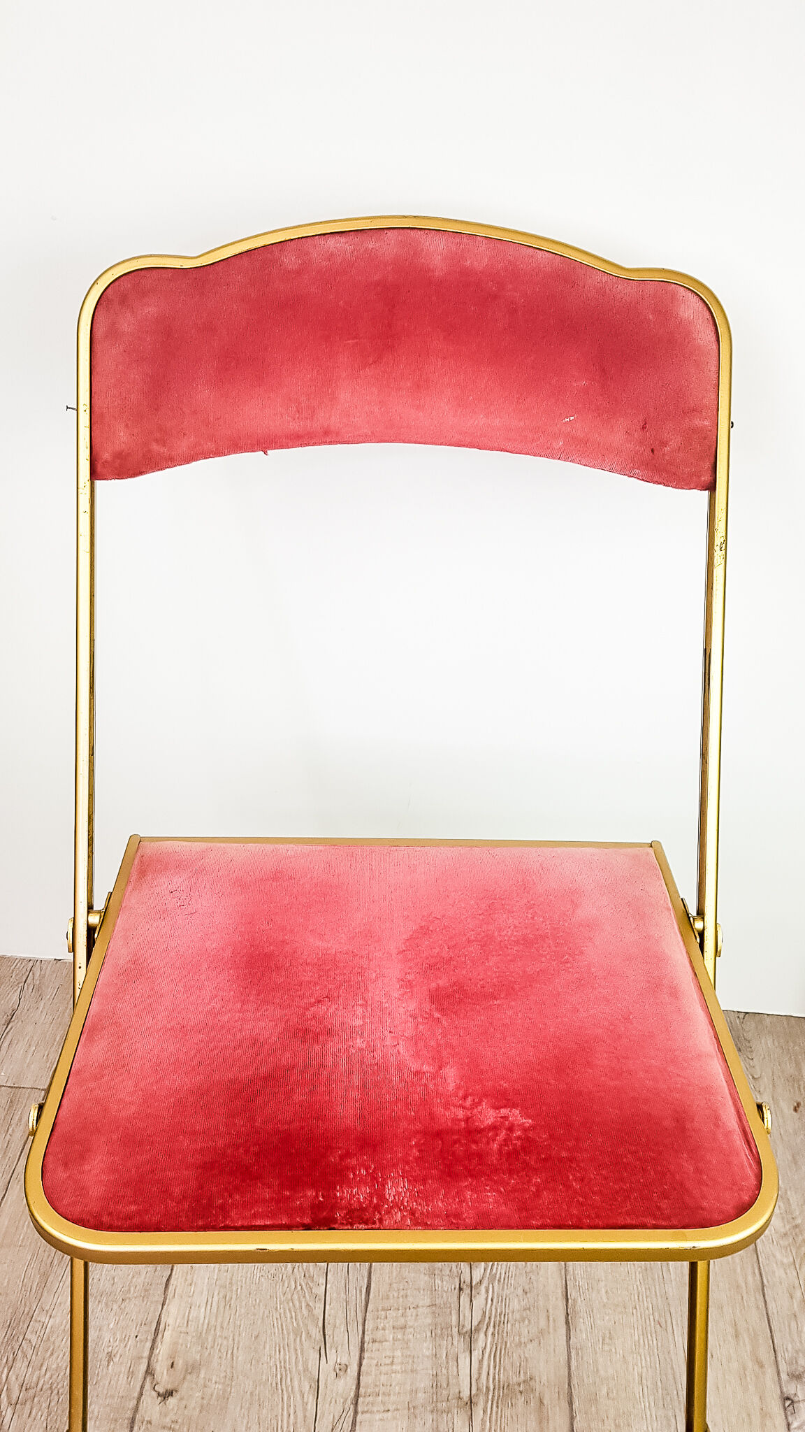 Chaise pliante en velours rose