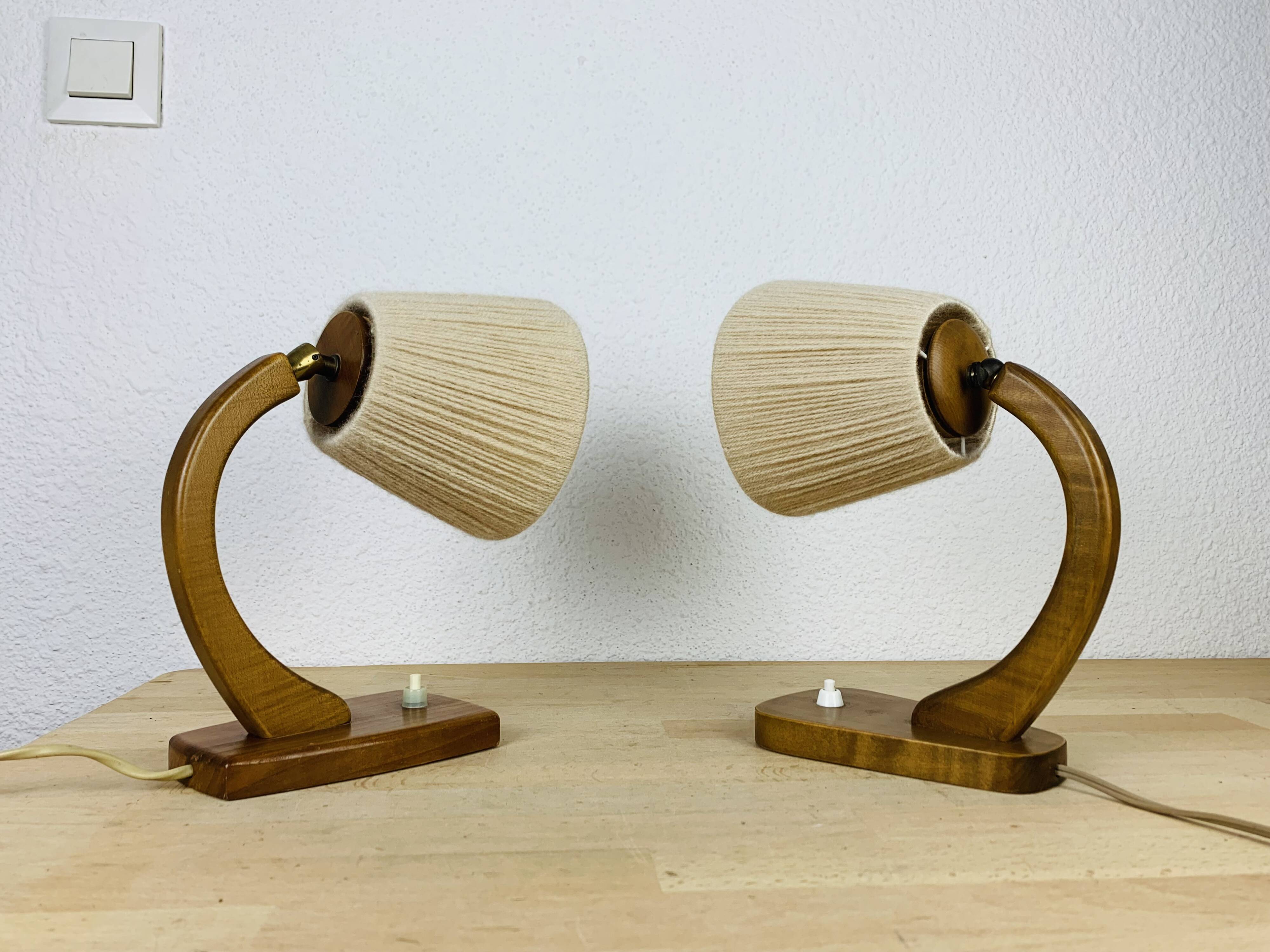 Paire de lampes art déco bois courbé et laine