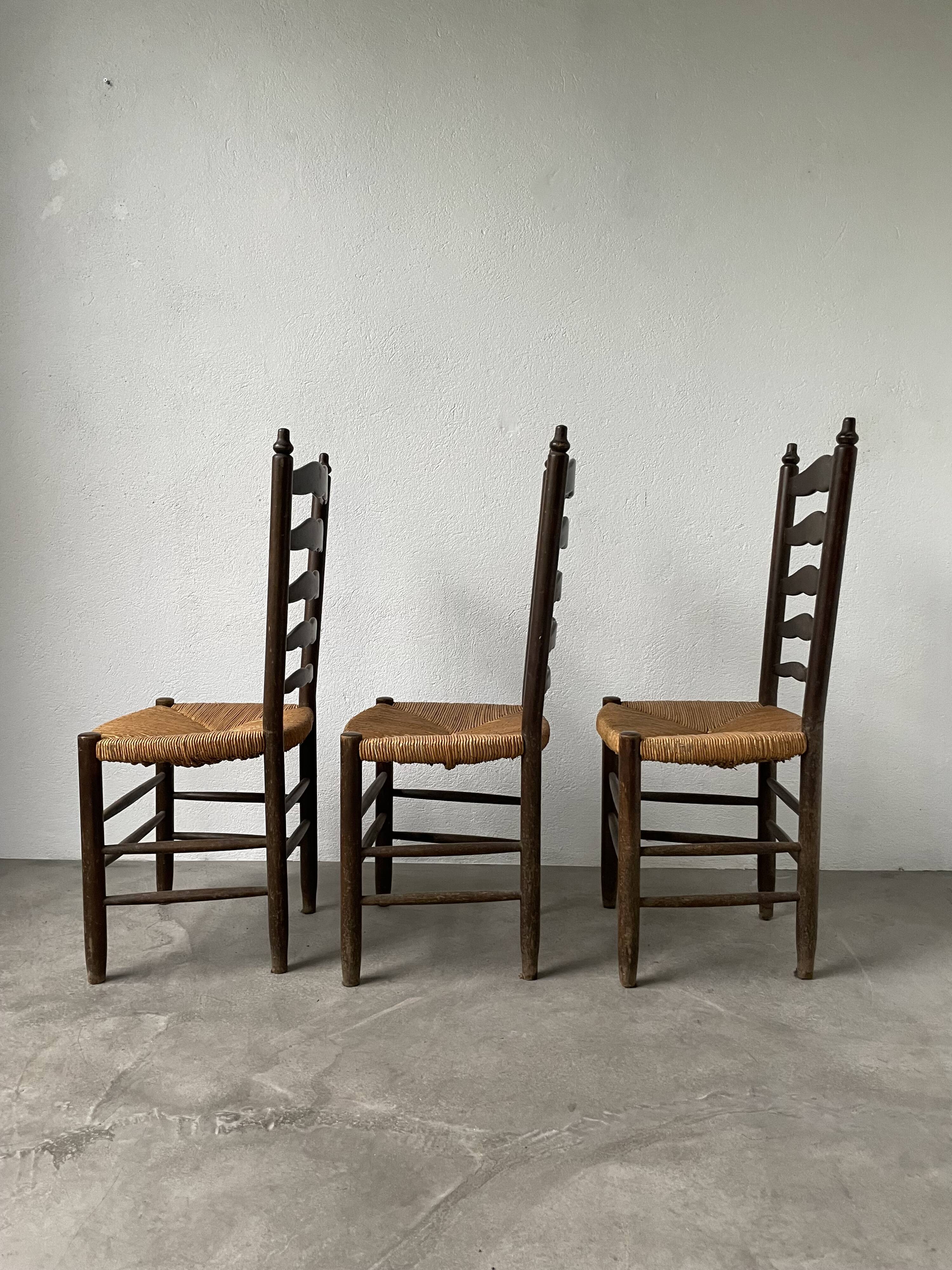 Trio rustic chairs in oak straw