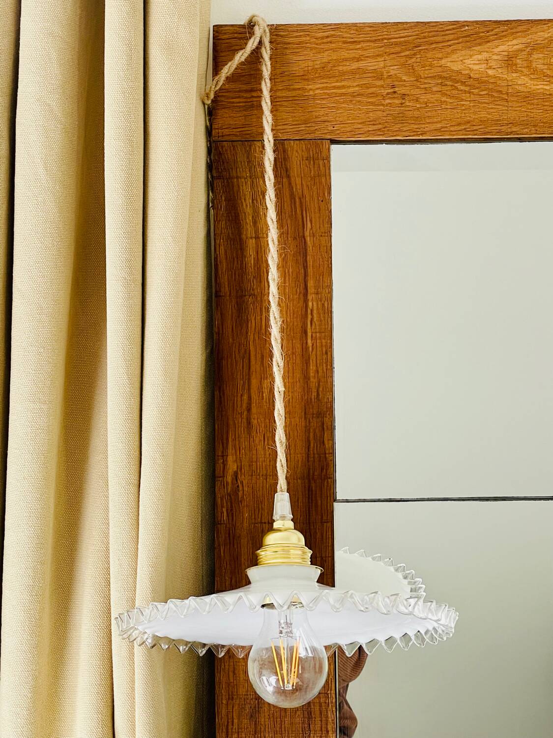 Pair of lace-edged opaline portable lamps with cord wire