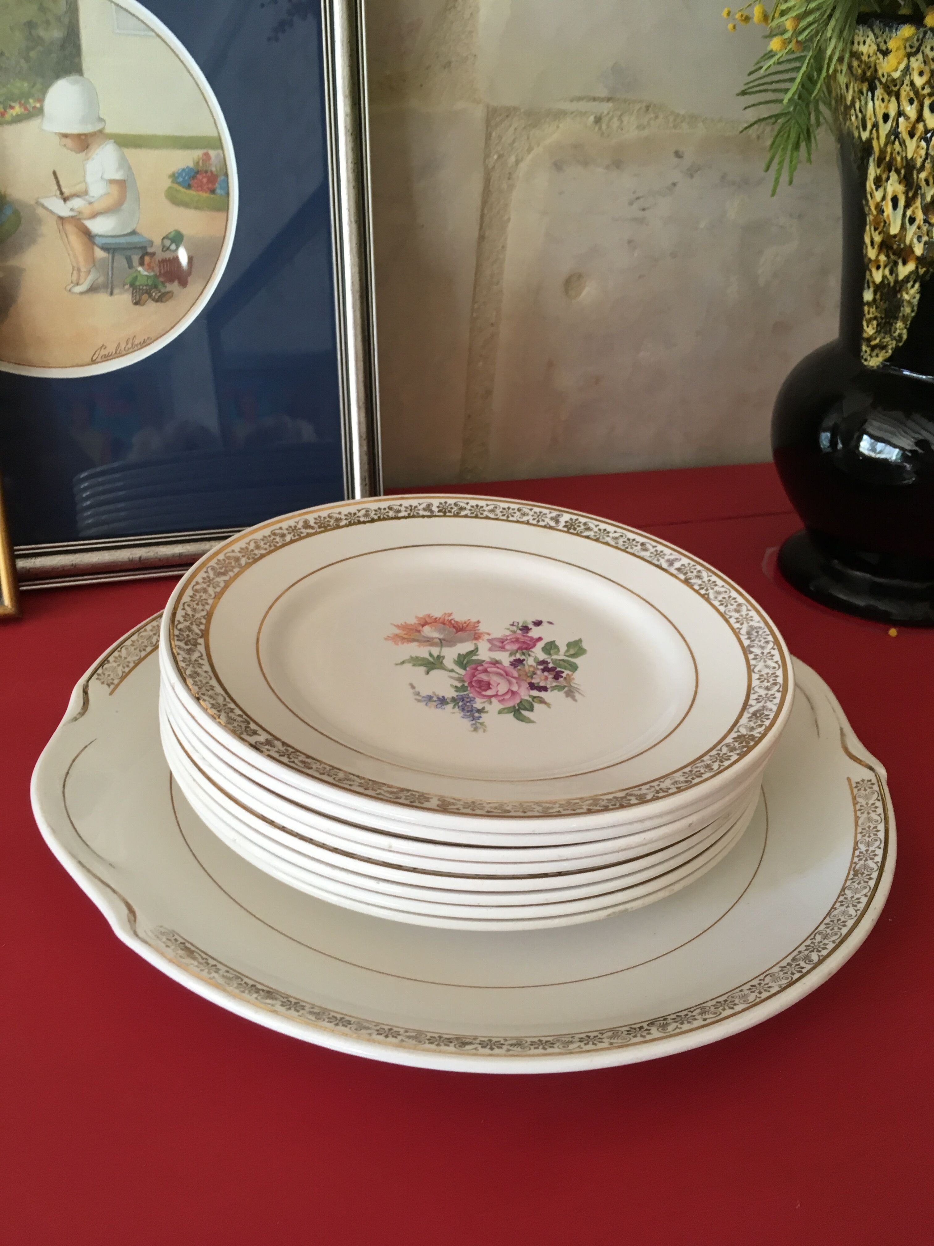 Dessert dish and its 8 plates