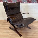 Pair of "Scandinavian design" leather armchairs, 1950s "Ingmar Relling" style.