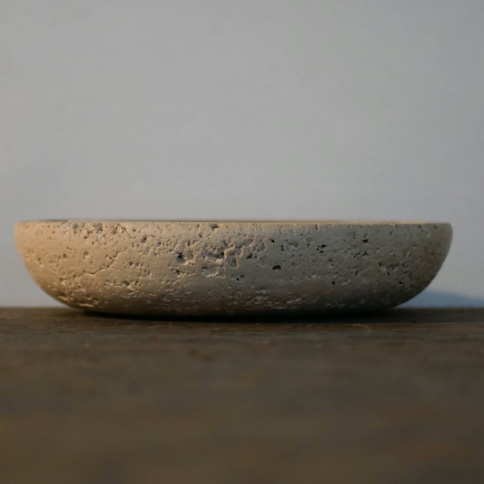 Cendrier en travertin - Art en marbre - Design fabriqué en Italie - Années 1970