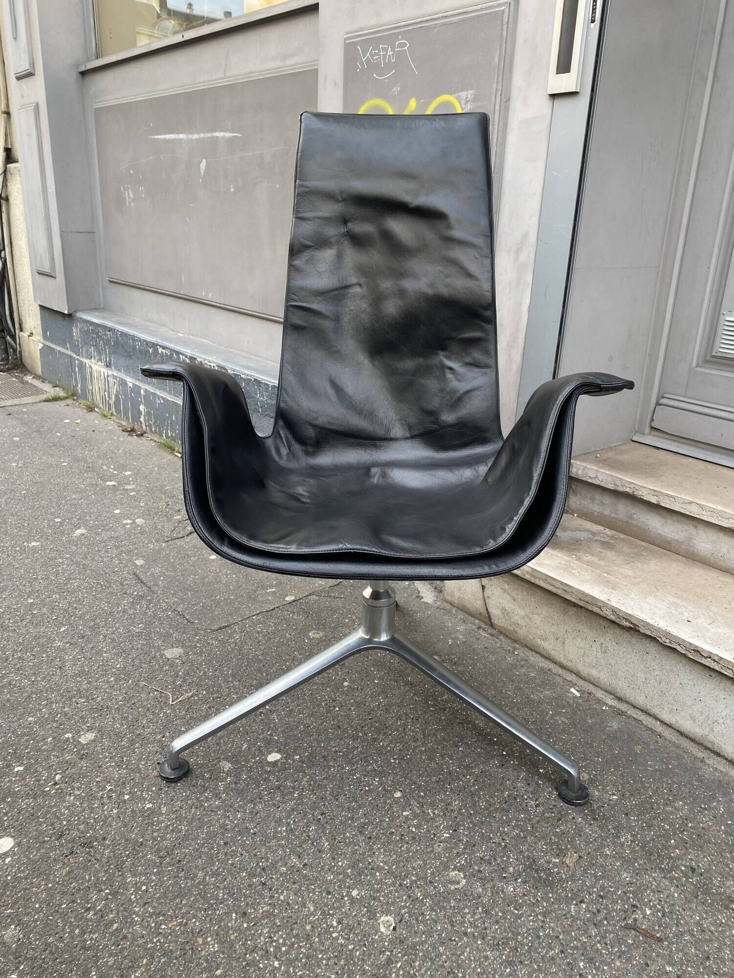 2 FK6725 chairs by Preben Fabricius and Jørgen Kastholm Editions kill inte