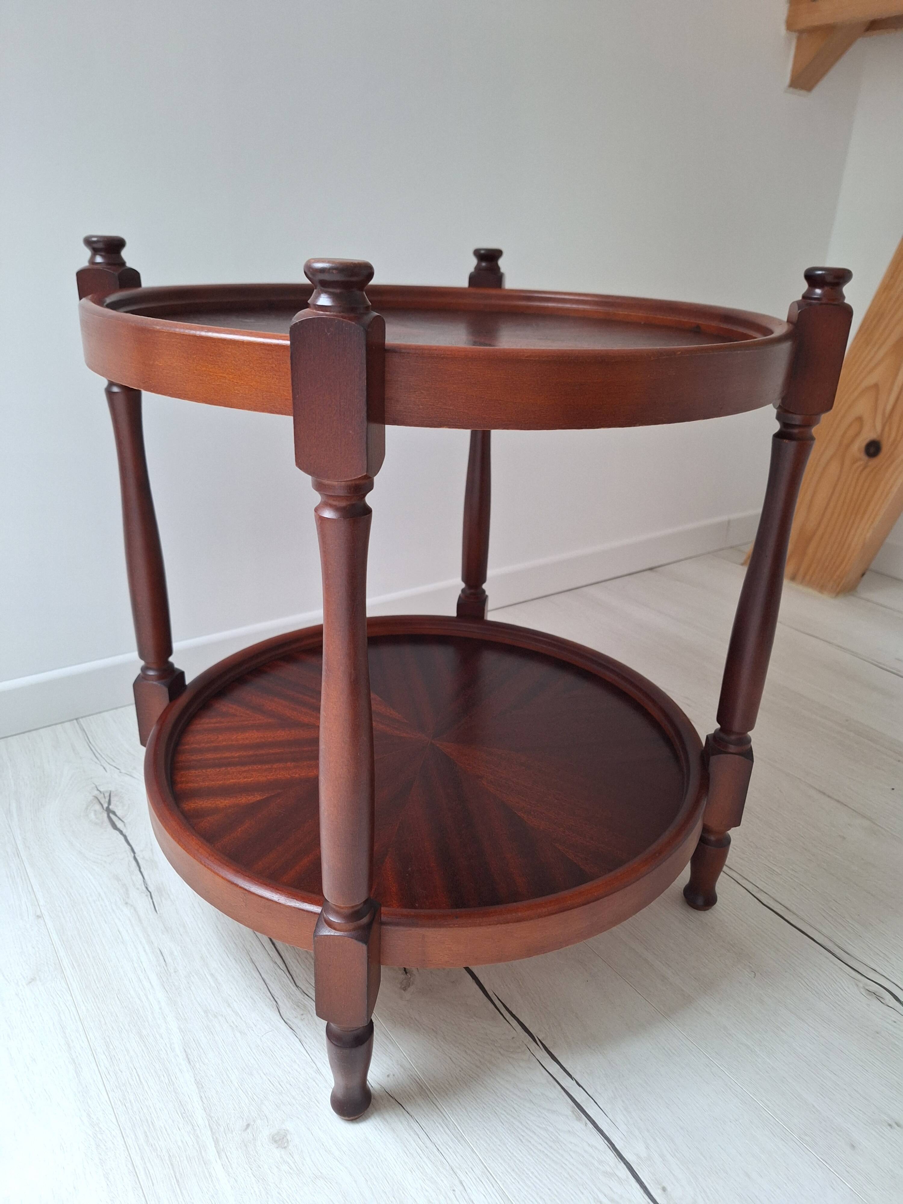 Coffee table / Side table / Round wooden end table