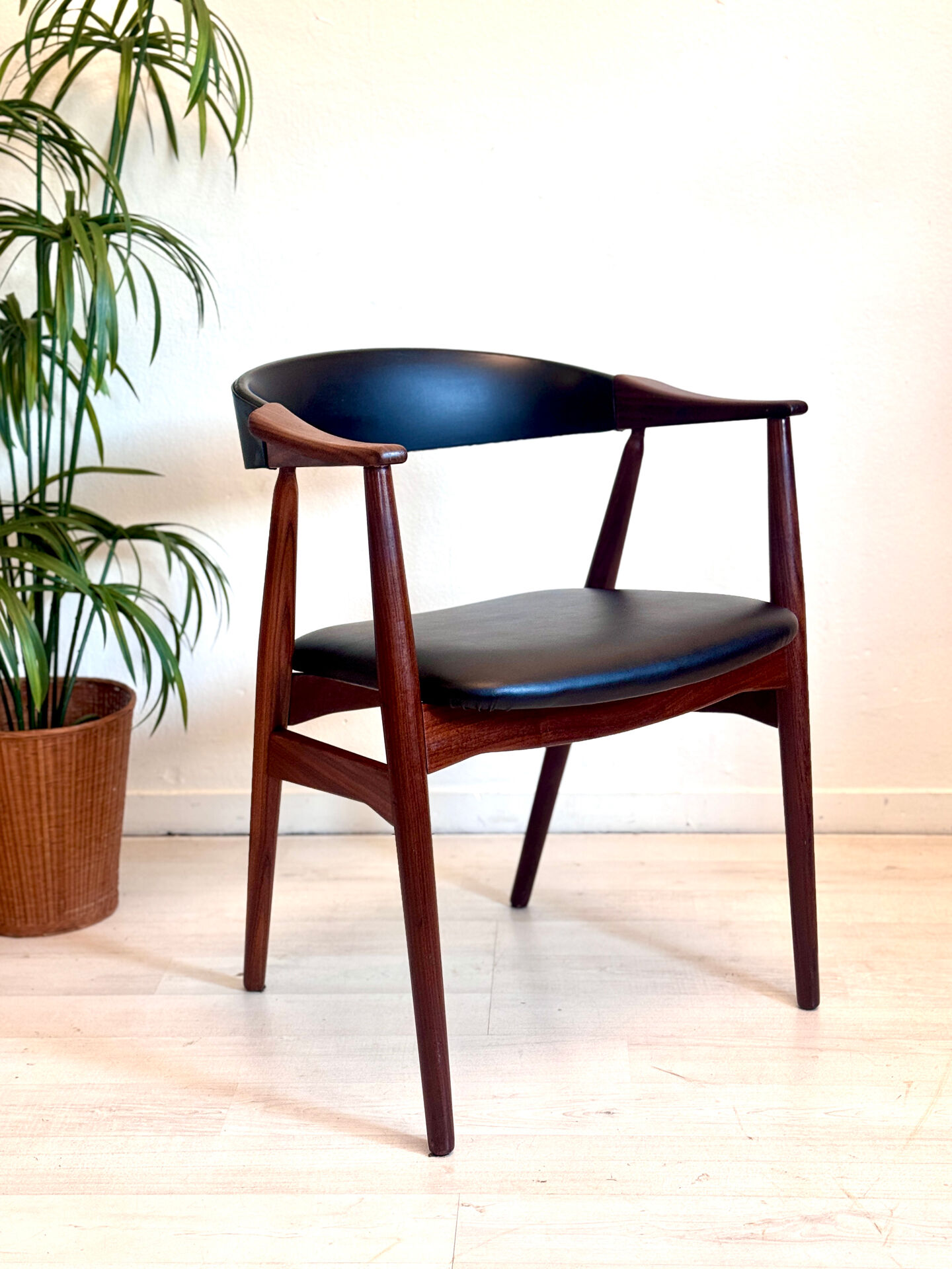 vintage stoel model 213 TH Harlev Farstrup Møbler 1958