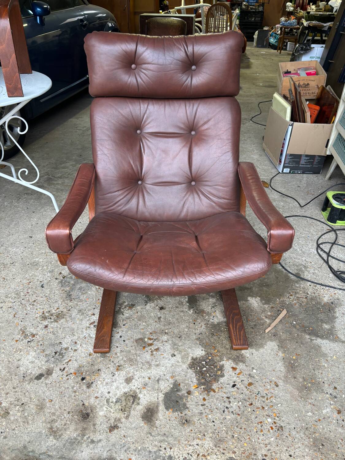 Scandinavian leather and wood armchair Kengu armchair Elsa & Nordahl Solheim- Rykken