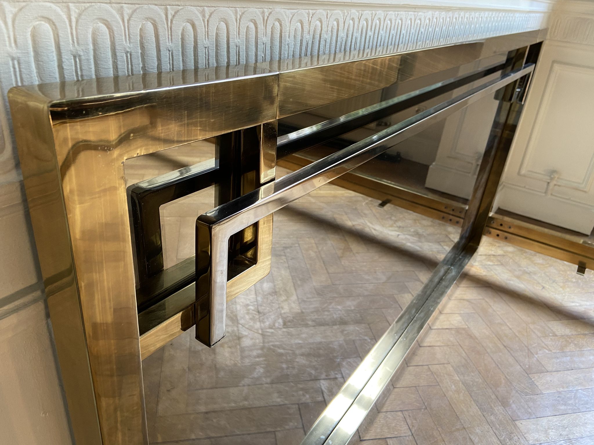 Belgo Chrom bed in gold metal and bronze mirrored headboard, 1970