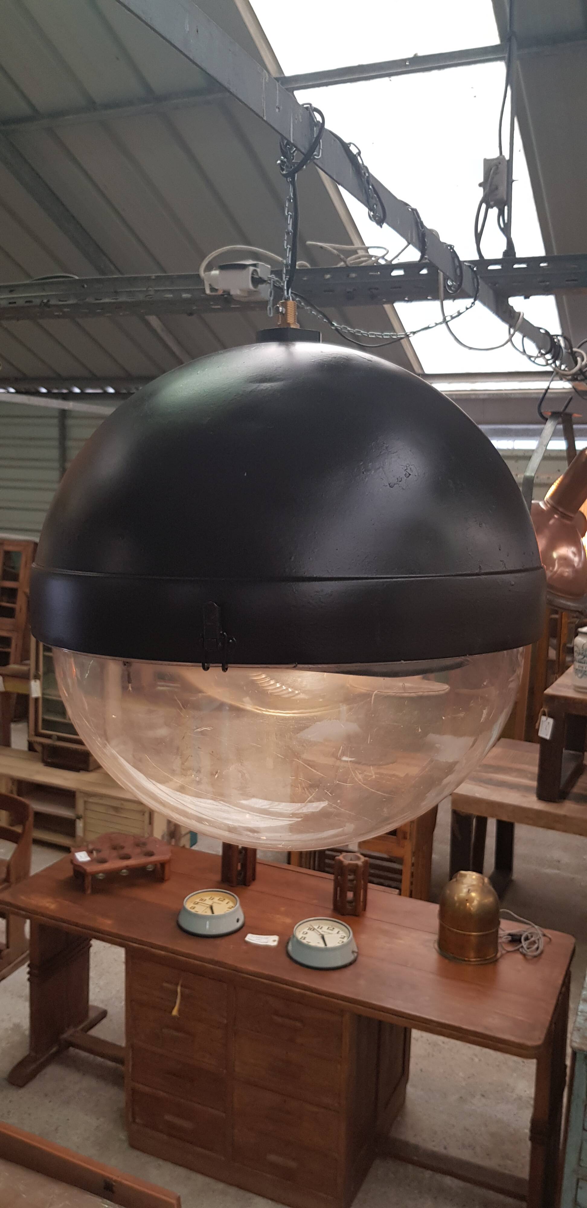 Old lantern - public lighting suspension of the city of Paris