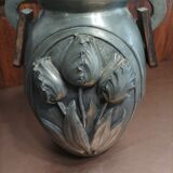 Vase Art Deco en étain d'art repoussé Signé René Sitoleux
