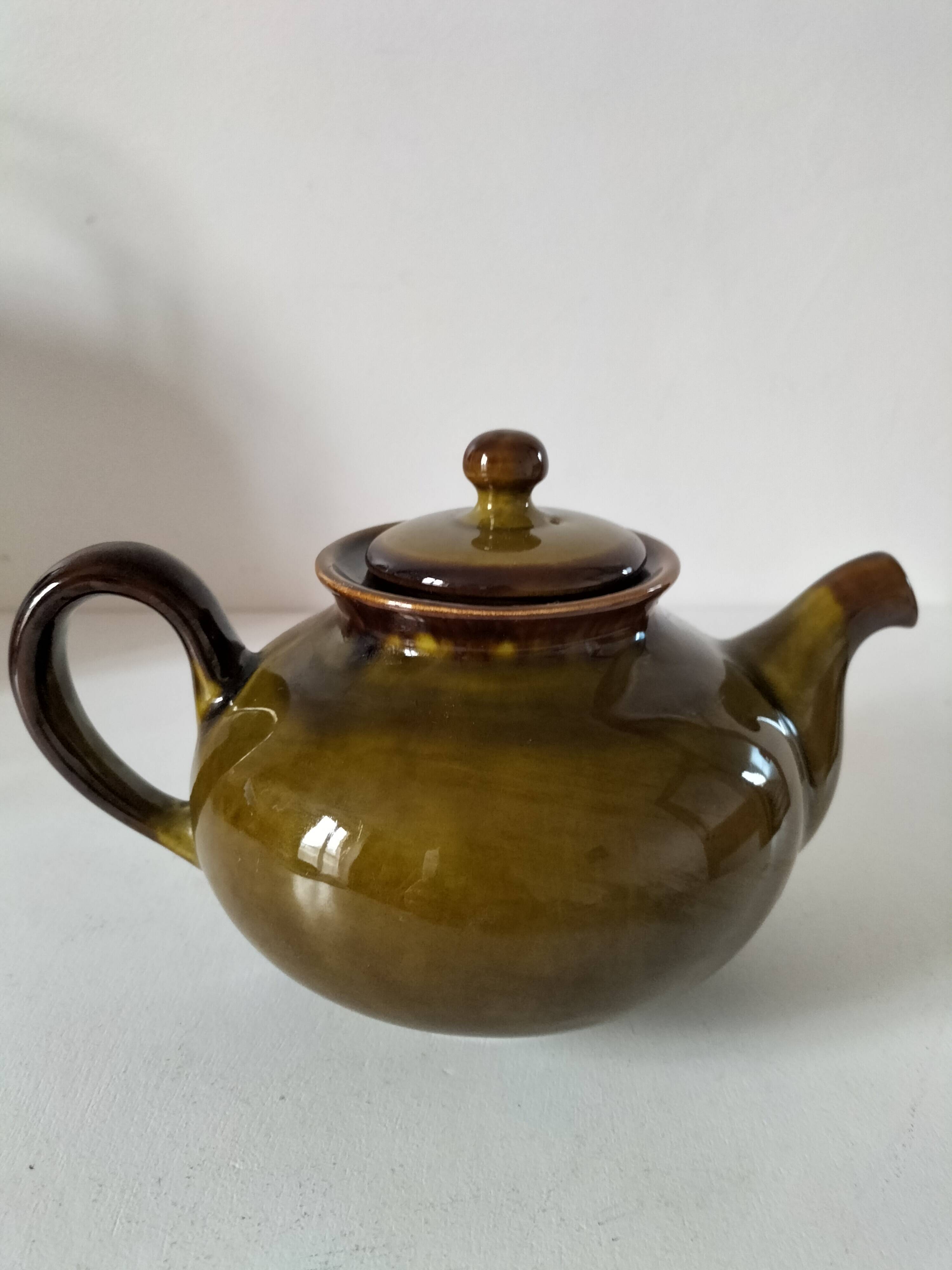 Saint Clément earthenware teapot