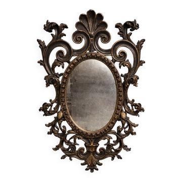 Miroir ancien de style Louis XV à décor de rinceaux, coquilles et feuillages