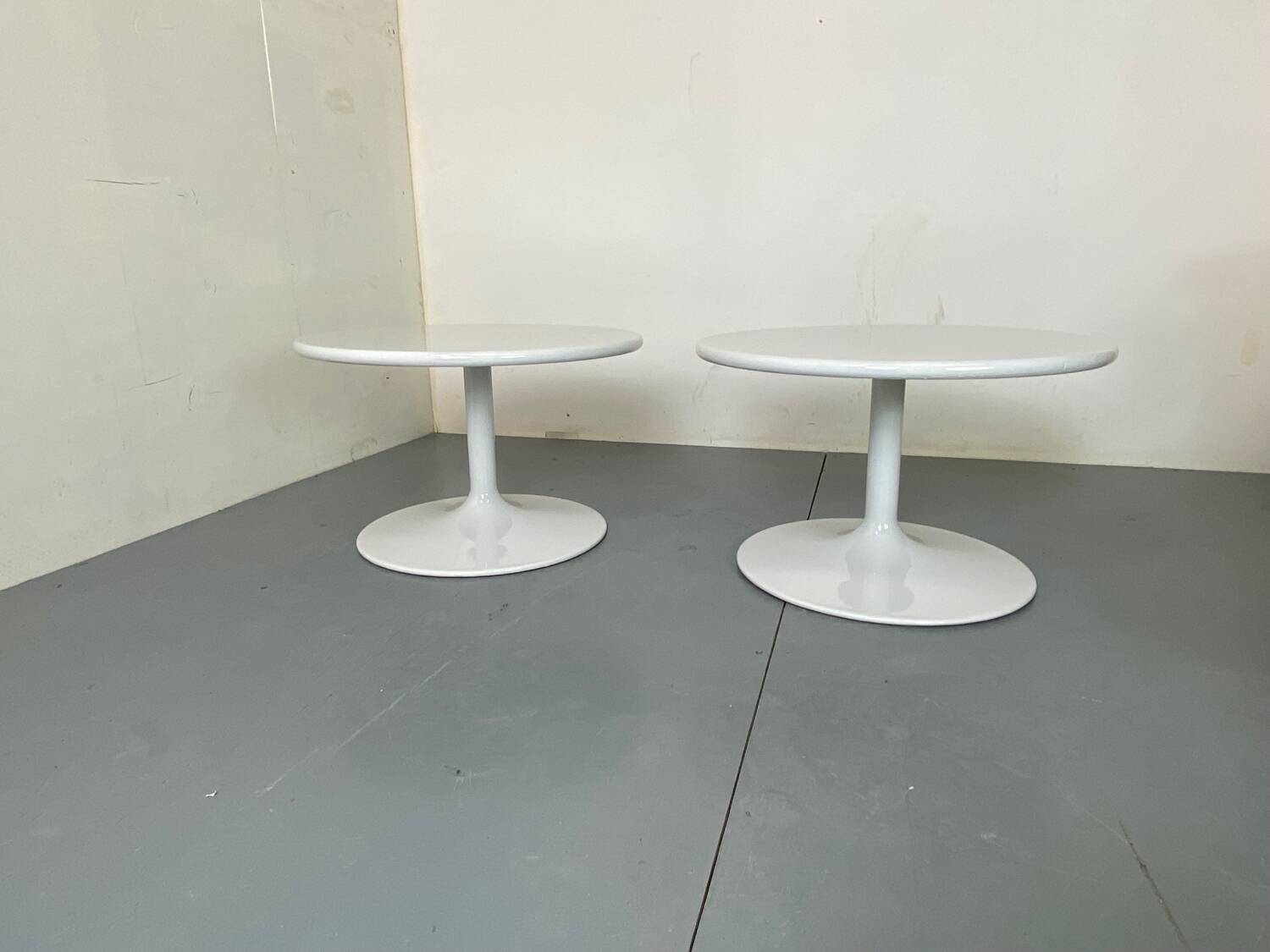 2 White Paulin Artifort Side tables for Regis