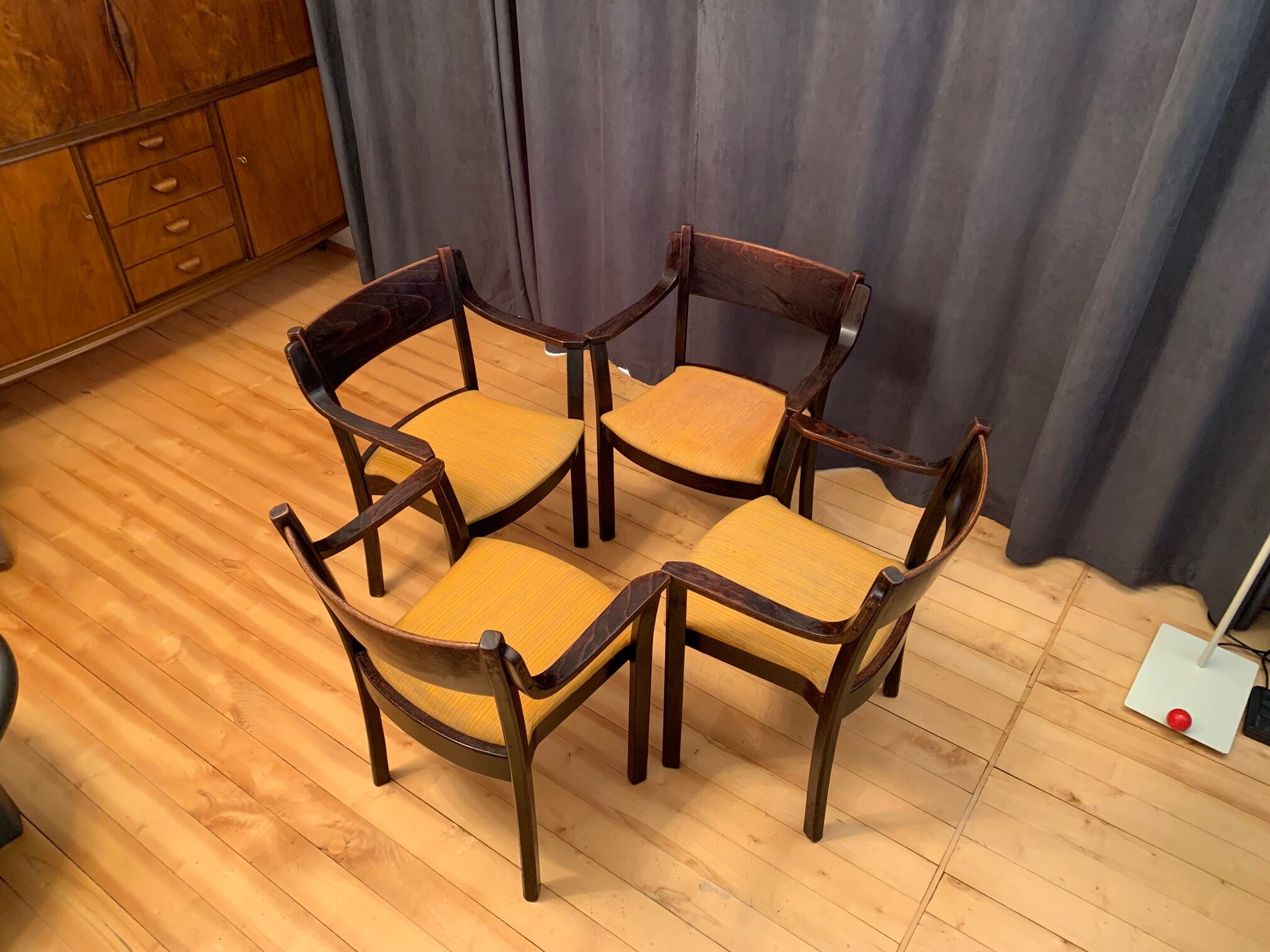 Quatre chaises Gemla Möbler AB Suède 1981