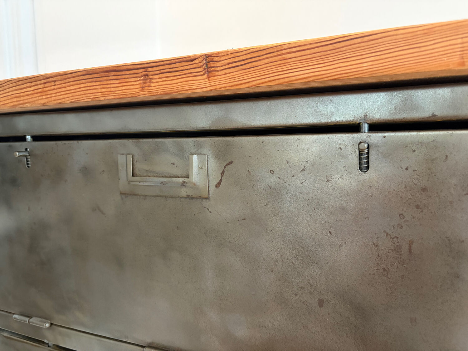 Storage furniture in steel and wood