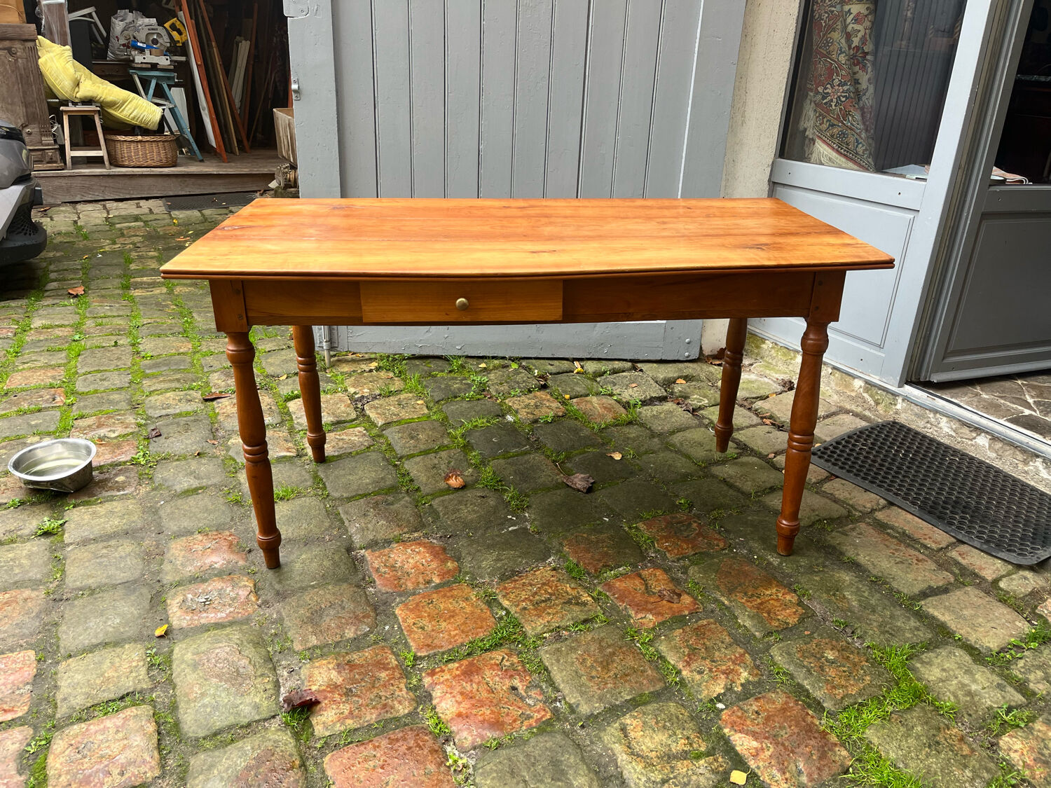 Kitchen cherry table