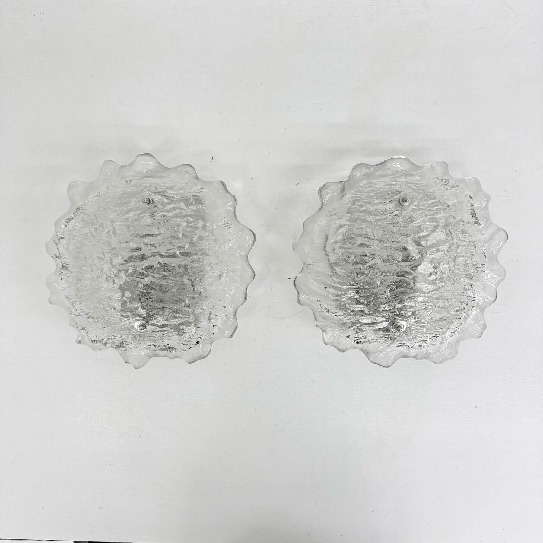 Ensemble de 2 grands appliques en verre à glace des années 1970.