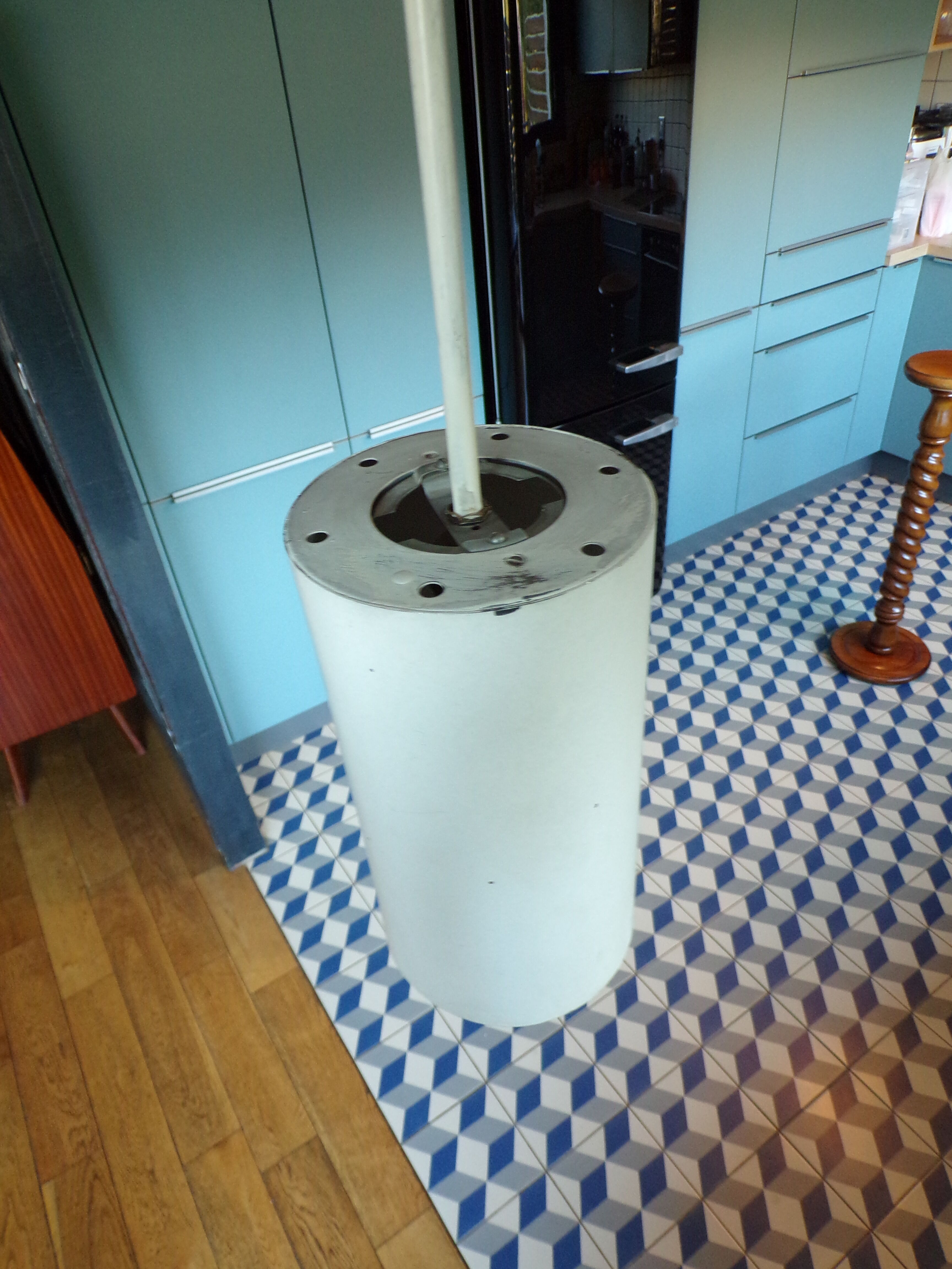 Metal tube suspension