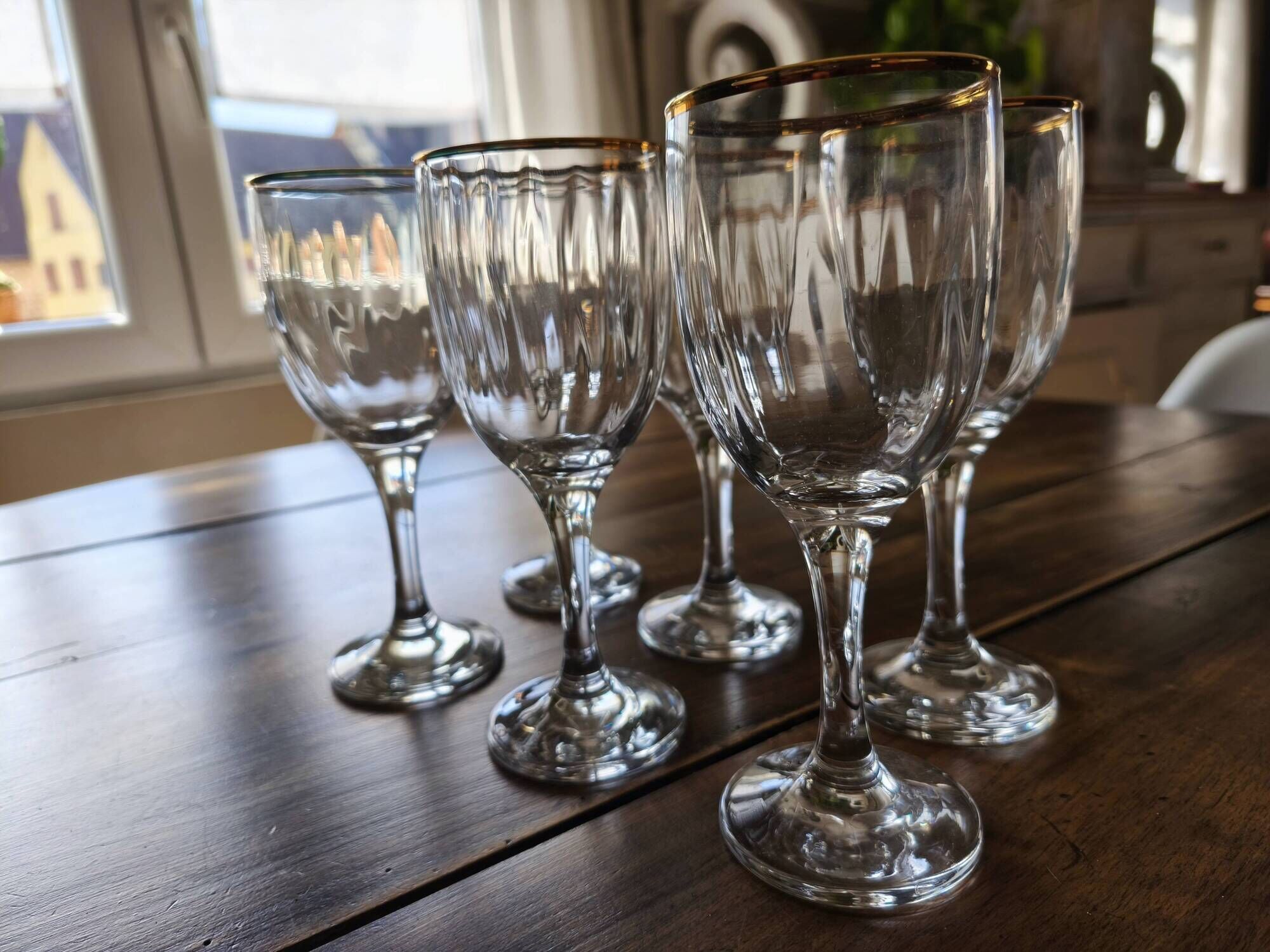 Set of 6 vintage white wine glasses with scrolled rim and gold rim